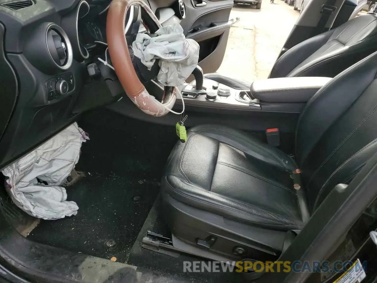 7 Photograph of a damaged car ZASPAKBN7L7C82737 ALFA ROMEO STELVIO 2020