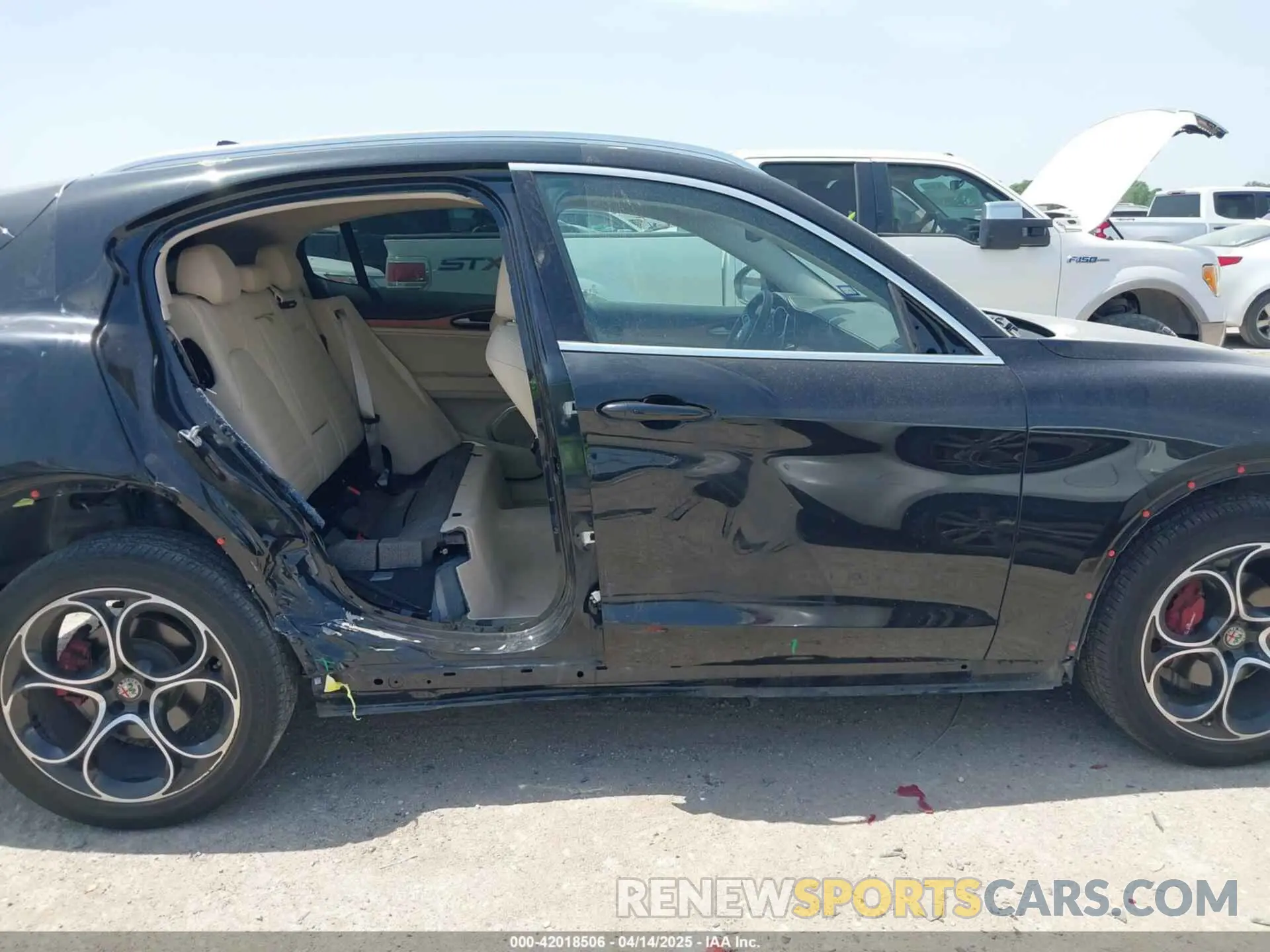13 Photograph of a damaged car ZASPAKBN8L7C95979 ALFA ROMEO STELVIO 2020