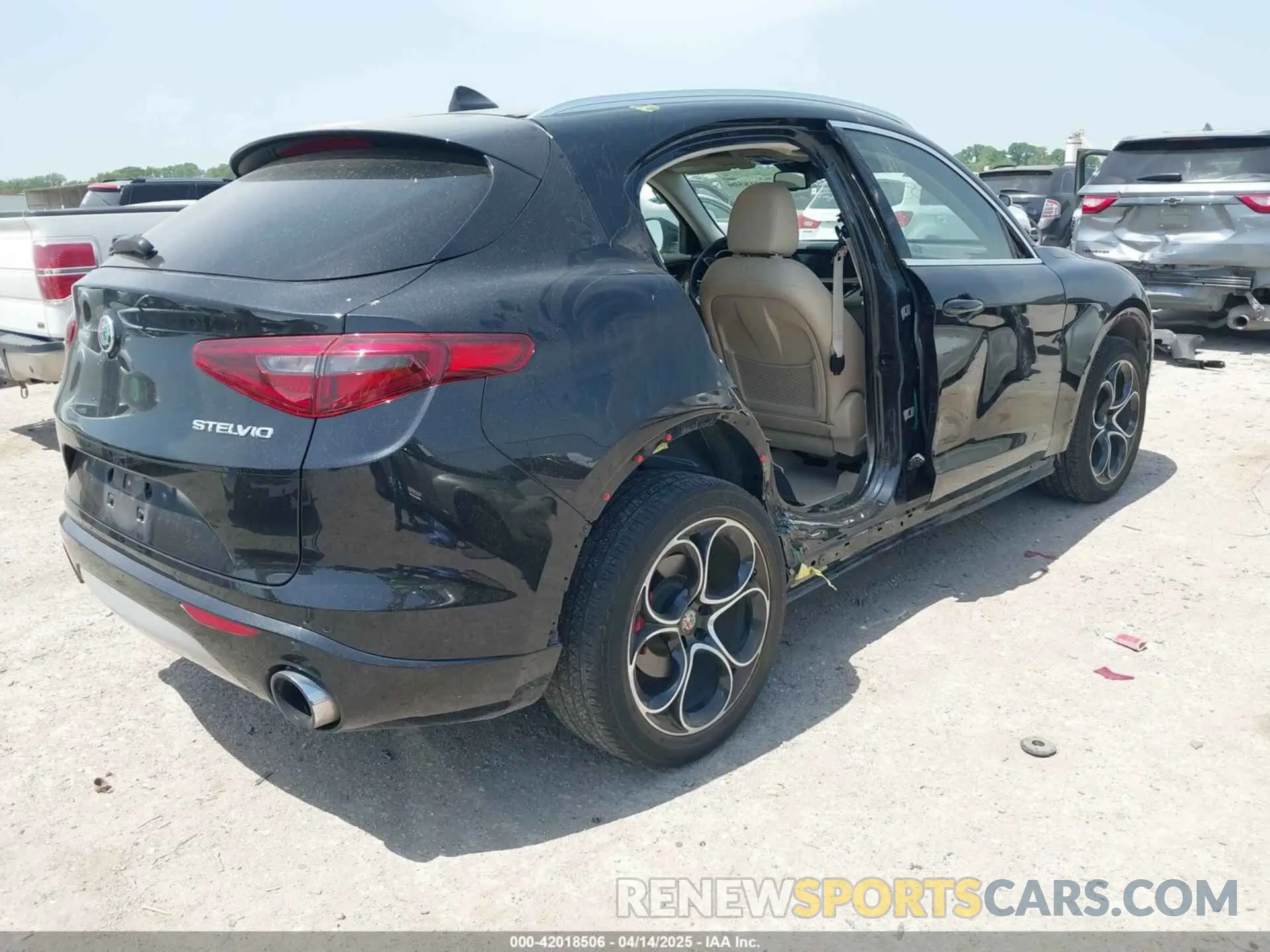 4 Photograph of a damaged car ZASPAKBN8L7C95979 ALFA ROMEO STELVIO 2020