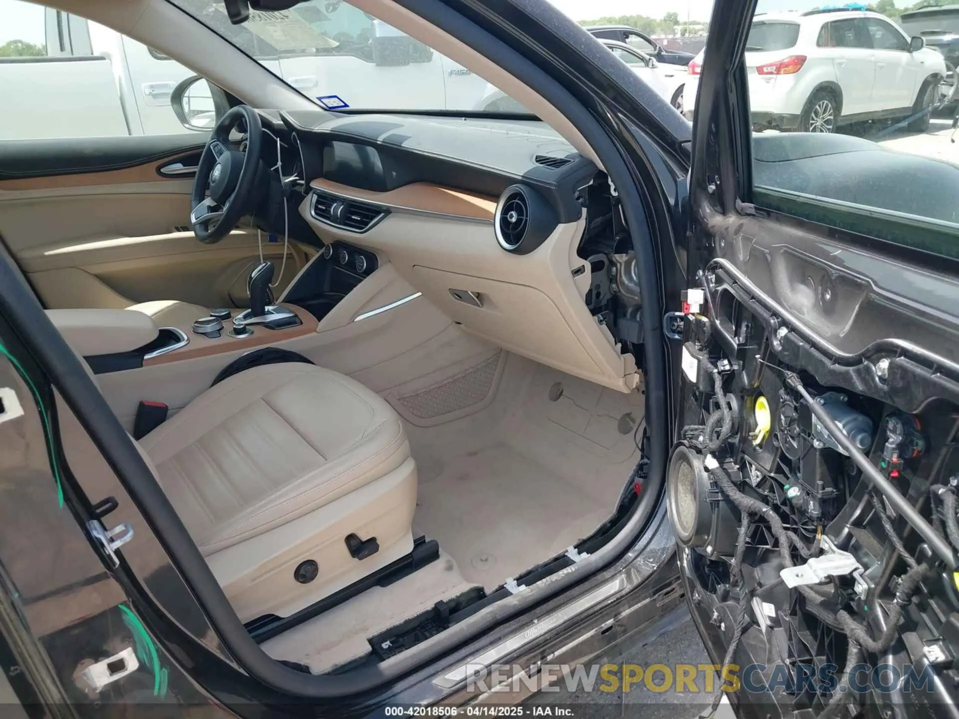 5 Photograph of a damaged car ZASPAKBN8L7C95979 ALFA ROMEO STELVIO 2020