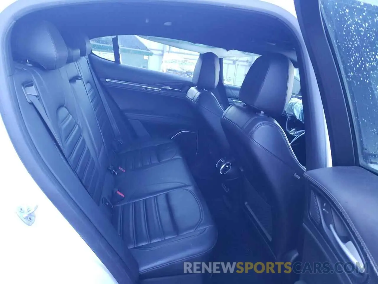 10 Photograph of a damaged car ZASPAKBNXL7C93313 ALFA ROMEO STELVIO 2020