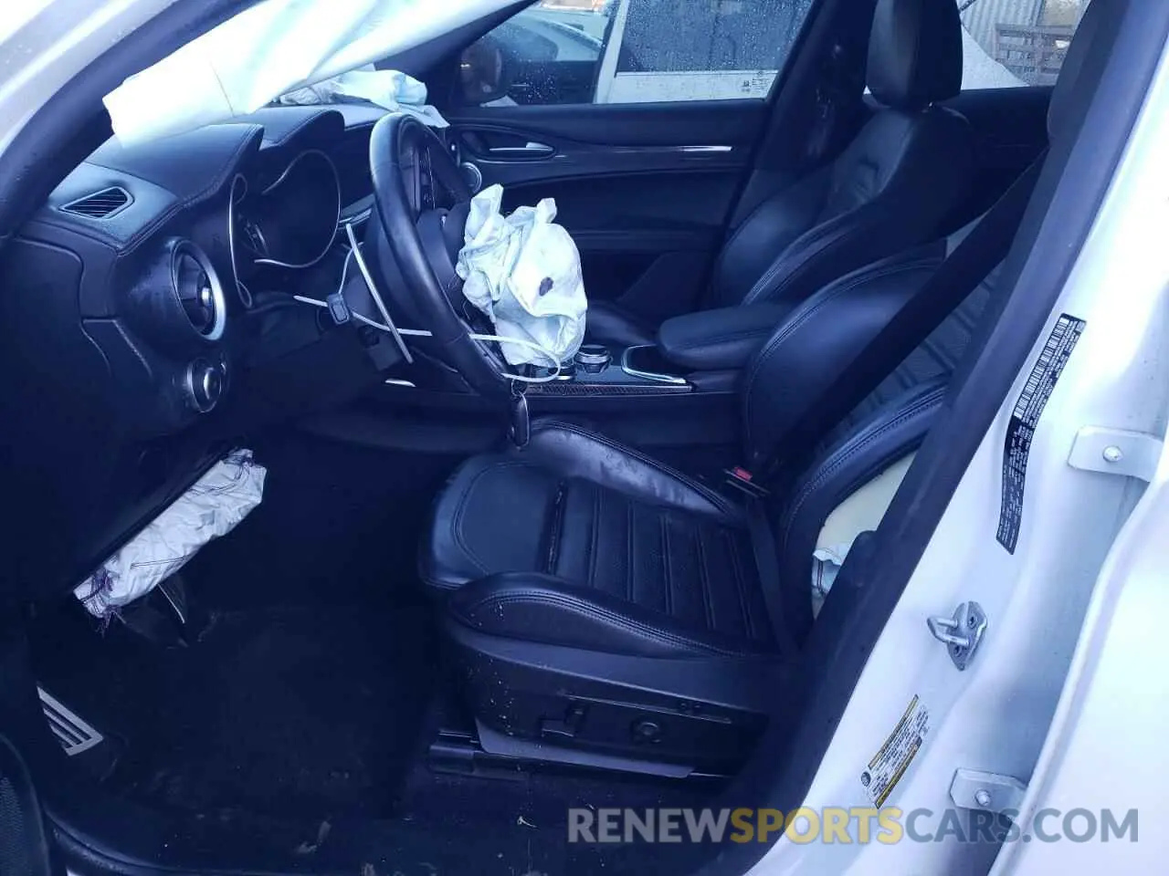 7 Photograph of a damaged car ZASPAKBNXL7C93313 ALFA ROMEO STELVIO 2020