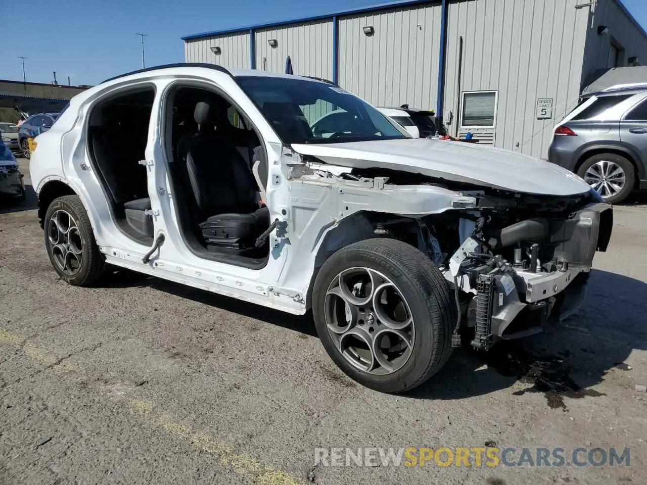 4 Photograph of a damaged car ZASPAJAN3M7C99676 ALFA ROMEO STELVIO 2021