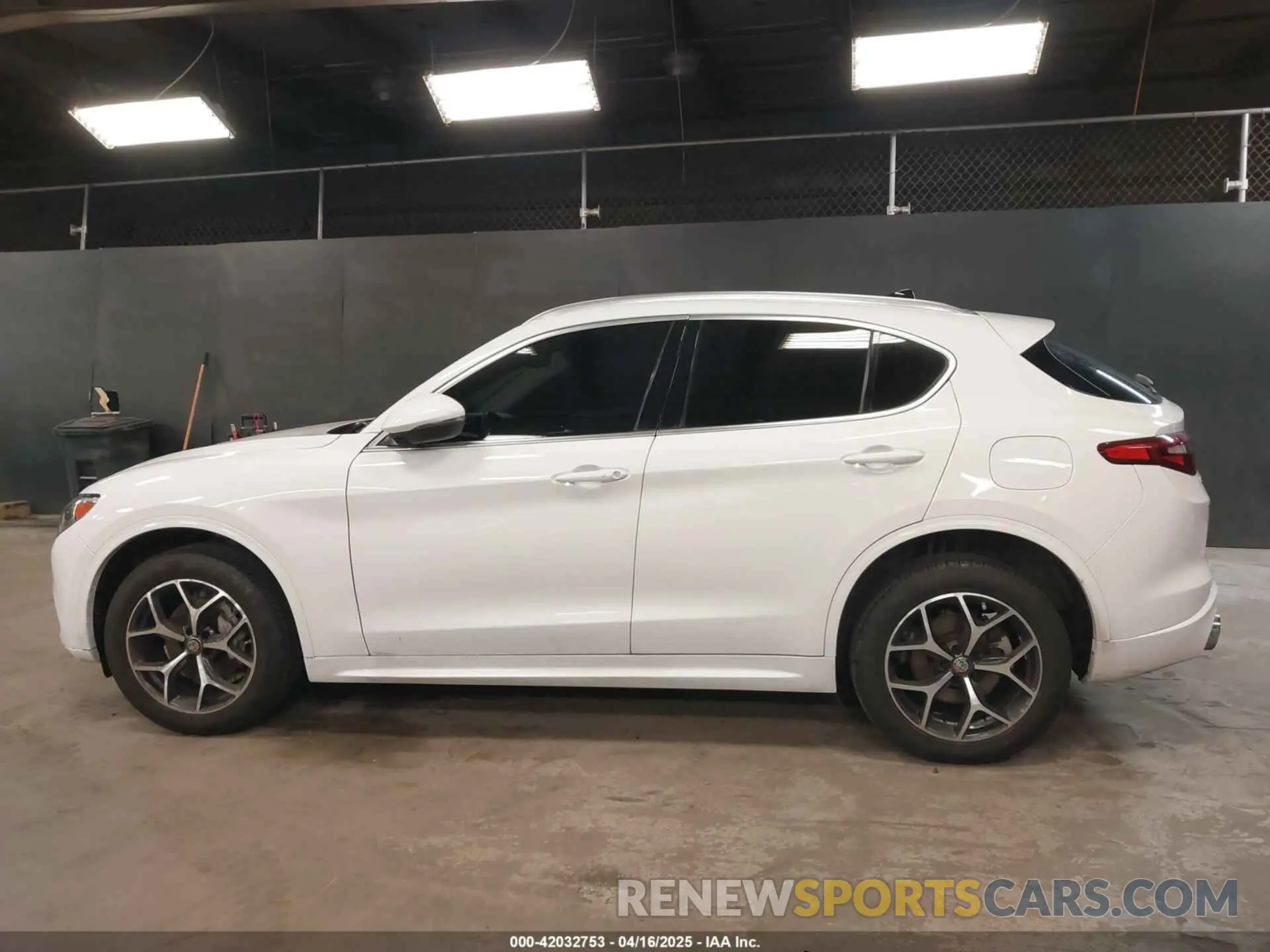 14 Photograph of a damaged car ZASPAKBN6M7D19214 ALFA ROMEO STELVIO 2021