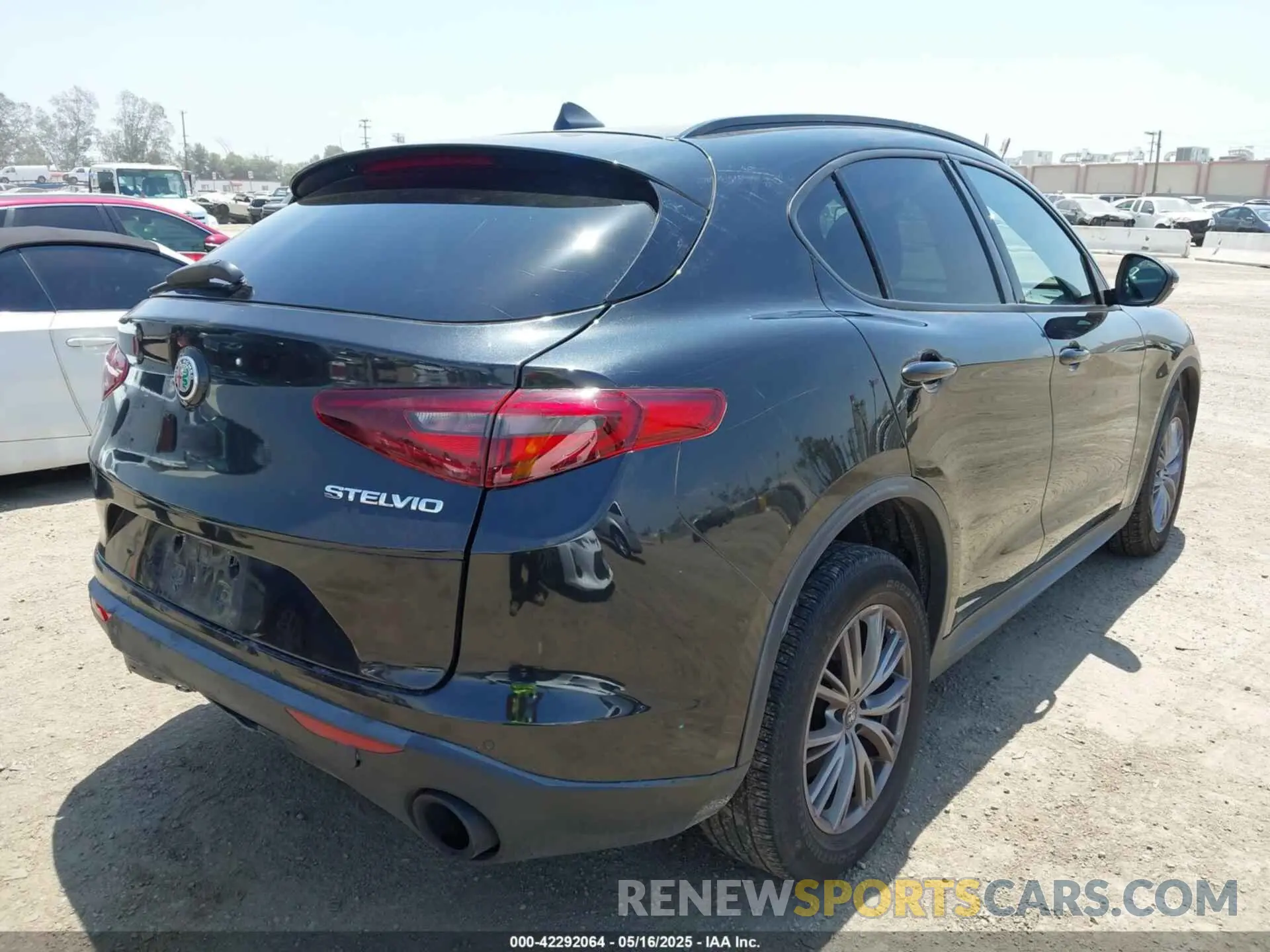 4 Photograph of a damaged car ZASPAJAN2N7D29686 ALFA ROMEO STELVIO 2022