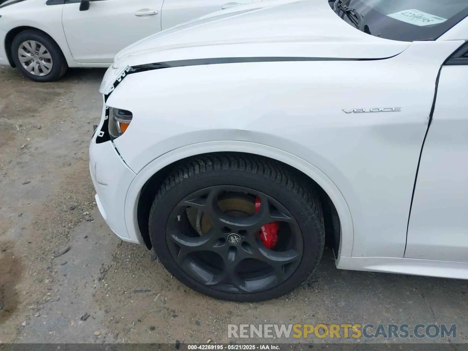 17 Photograph of a damaged car ZASPAKBN0N7D25379 ALFA ROMEO STELVIO 2022