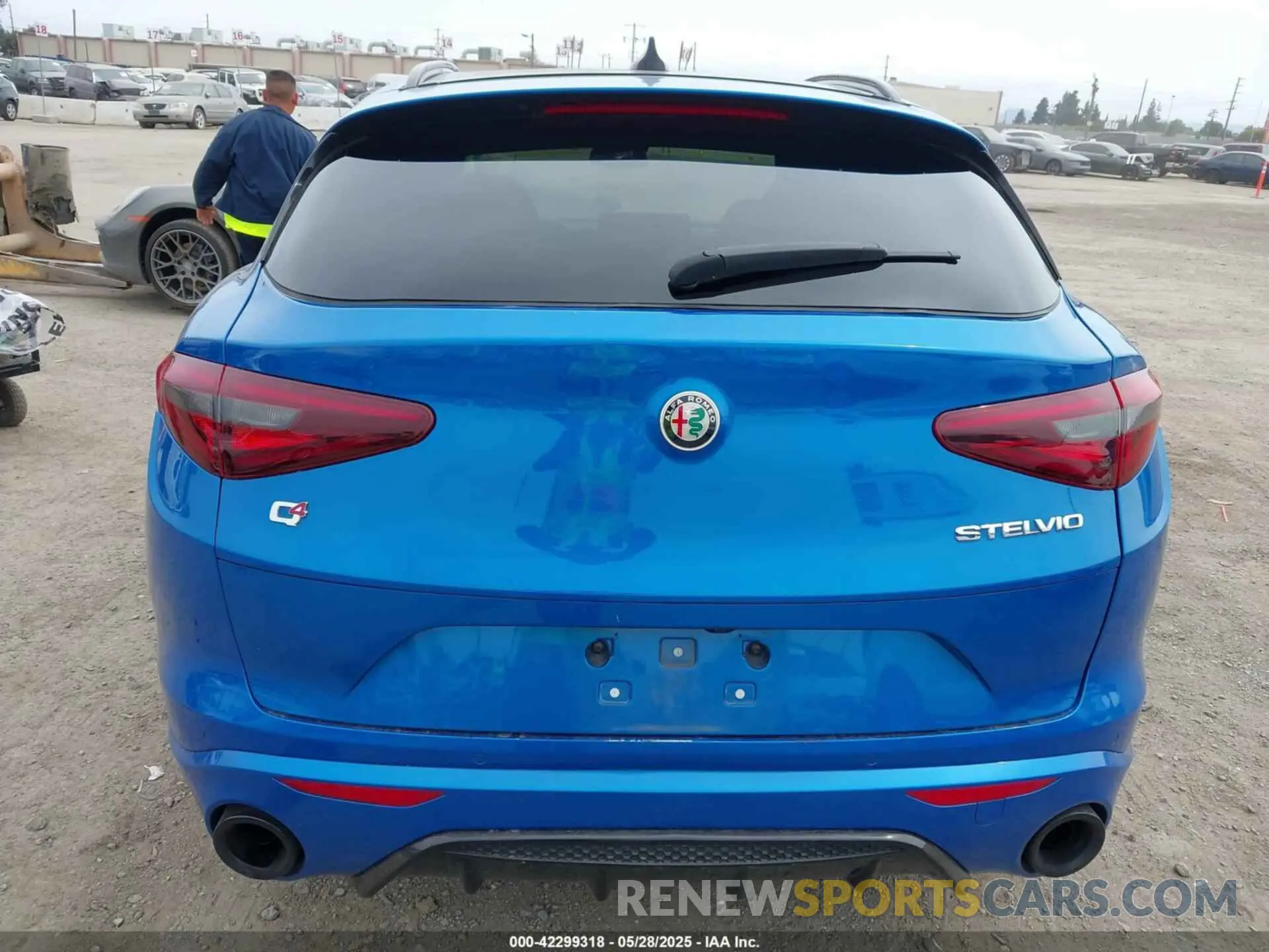17 Photograph of a damaged car ZASPAKBNXN7D48765 ALFA ROMEO STELVIO 2022