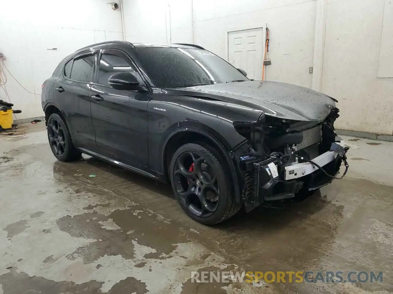 4 Photograph of a damaged car ZASPAKBN0P7D57834 ALFA ROMEO STELVIO 2023