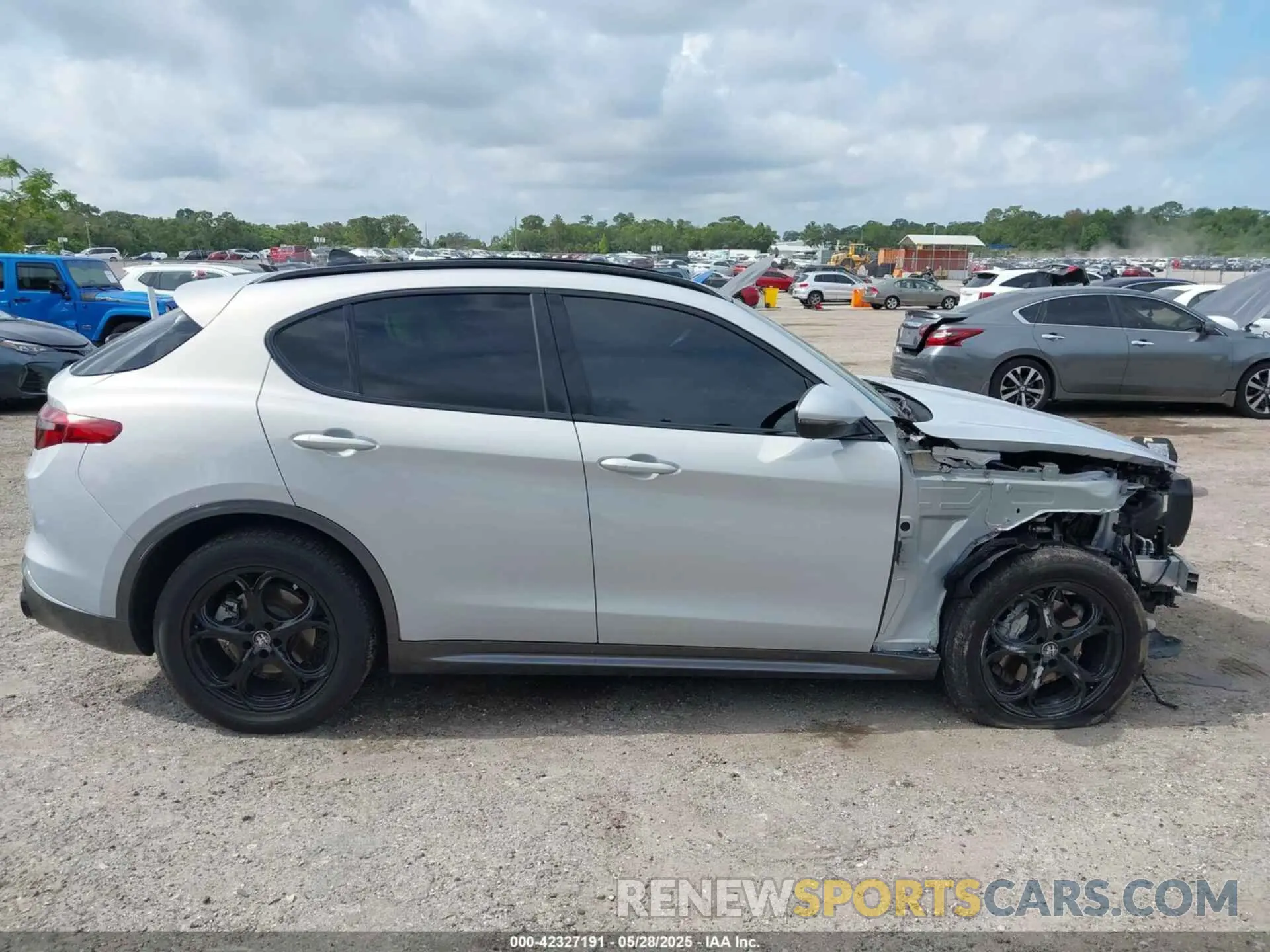 13 Photograph of a damaged car ZASPAKBN5P7D57909 ALFA ROMEO STELVIO 2023