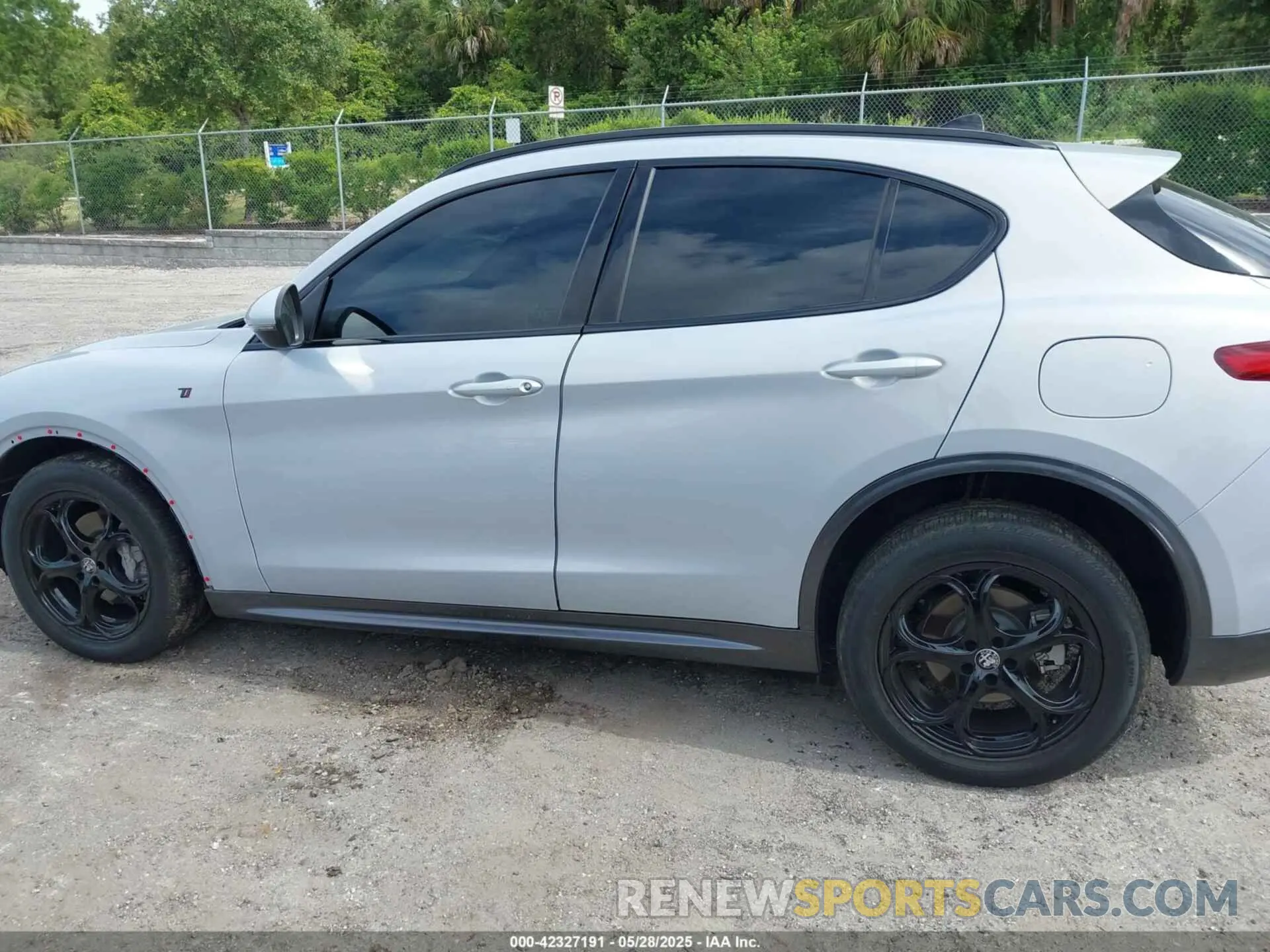 14 Photograph of a damaged car ZASPAKBN5P7D57909 ALFA ROMEO STELVIO 2023