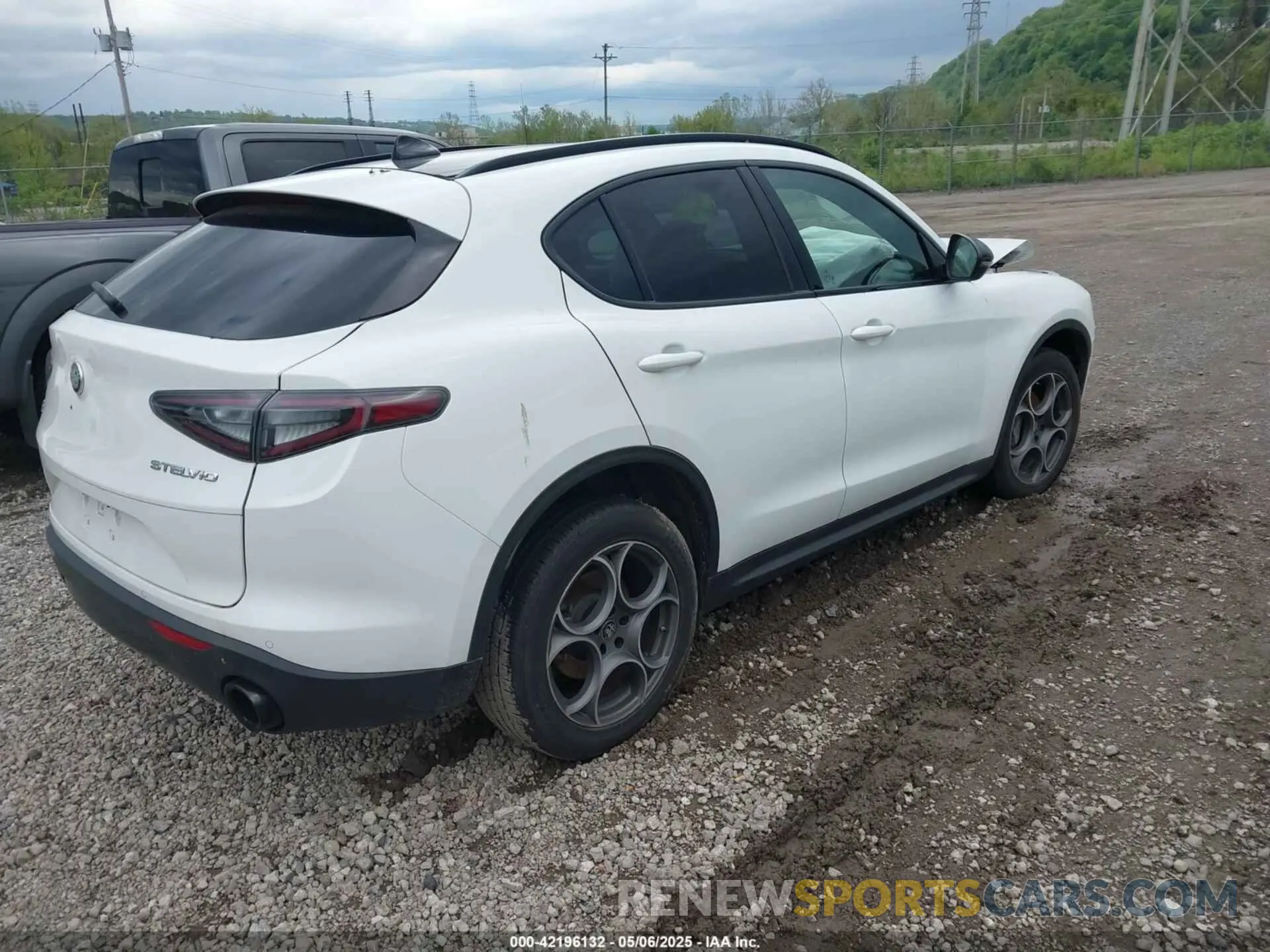 4 Photograph of a damaged car ZASPAKAN9S7D94911 ALFA ROMEO STELVIO 2025