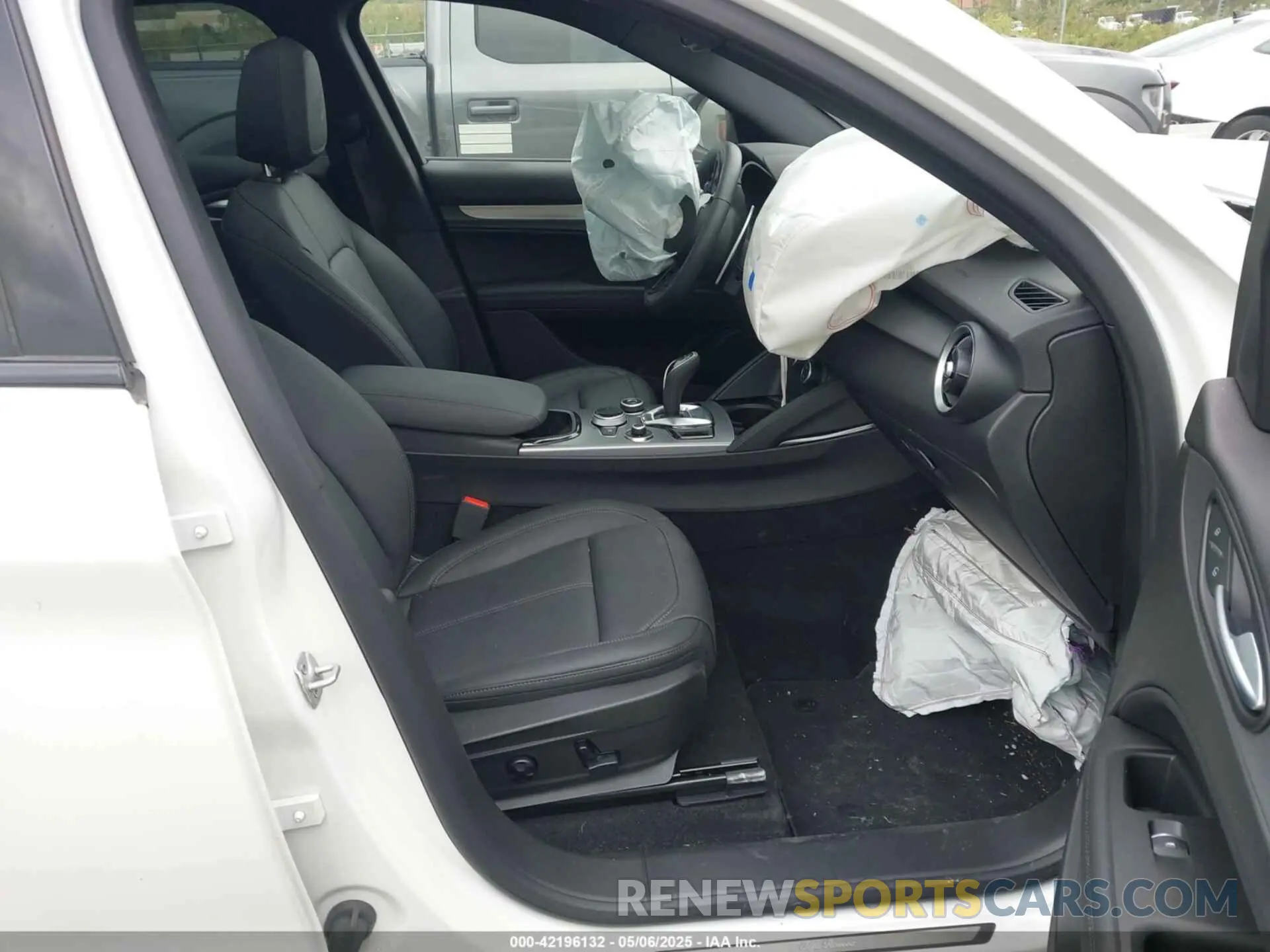 5 Photograph of a damaged car ZASPAKAN9S7D94911 ALFA ROMEO STELVIO 2025