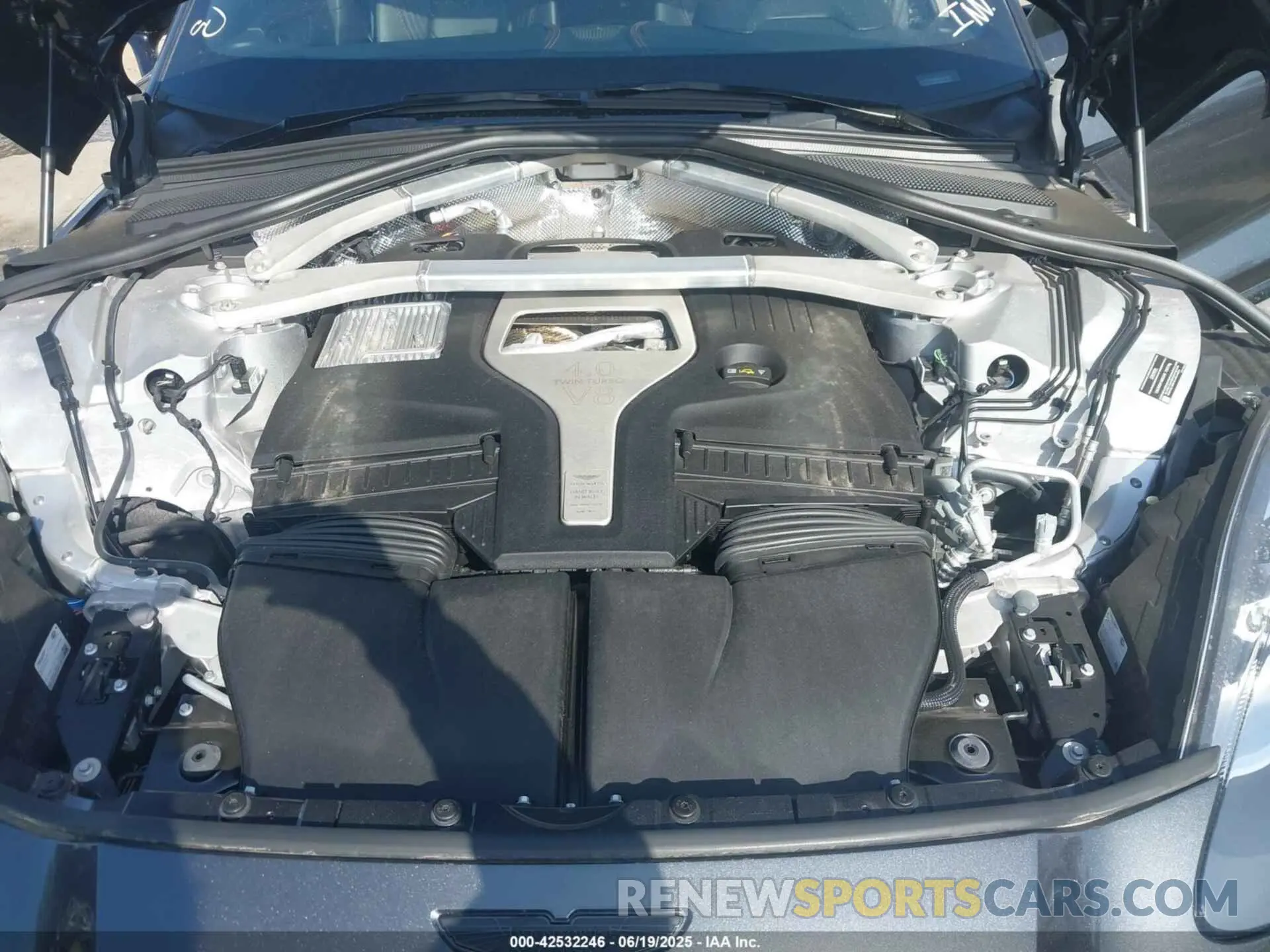 10 Photograph of a damaged car SCFVUJAW7MTV01430 ASTON MARTIN DBX 2021