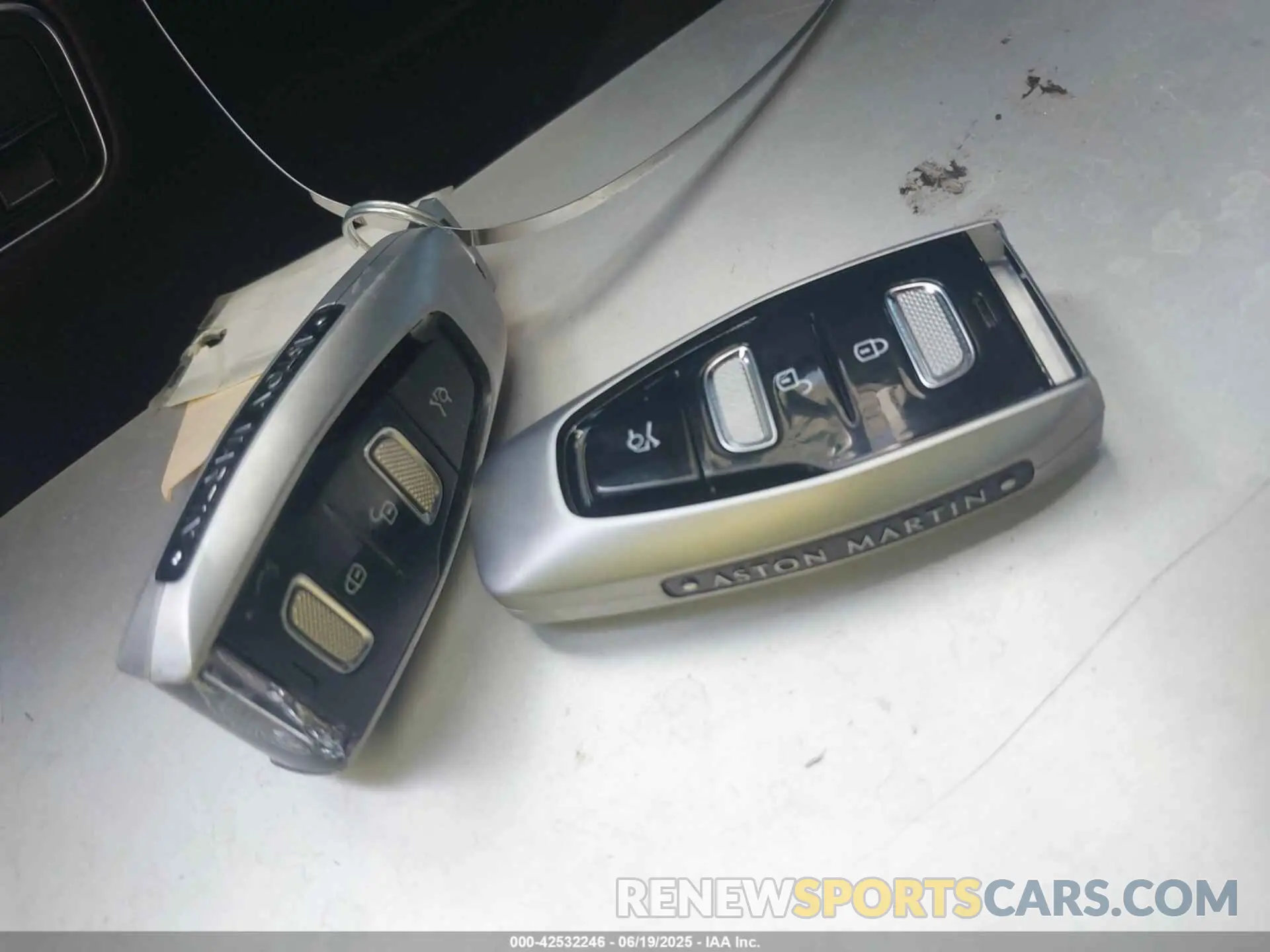 11 Photograph of a damaged car SCFVUJAW7MTV01430 ASTON MARTIN DBX 2021