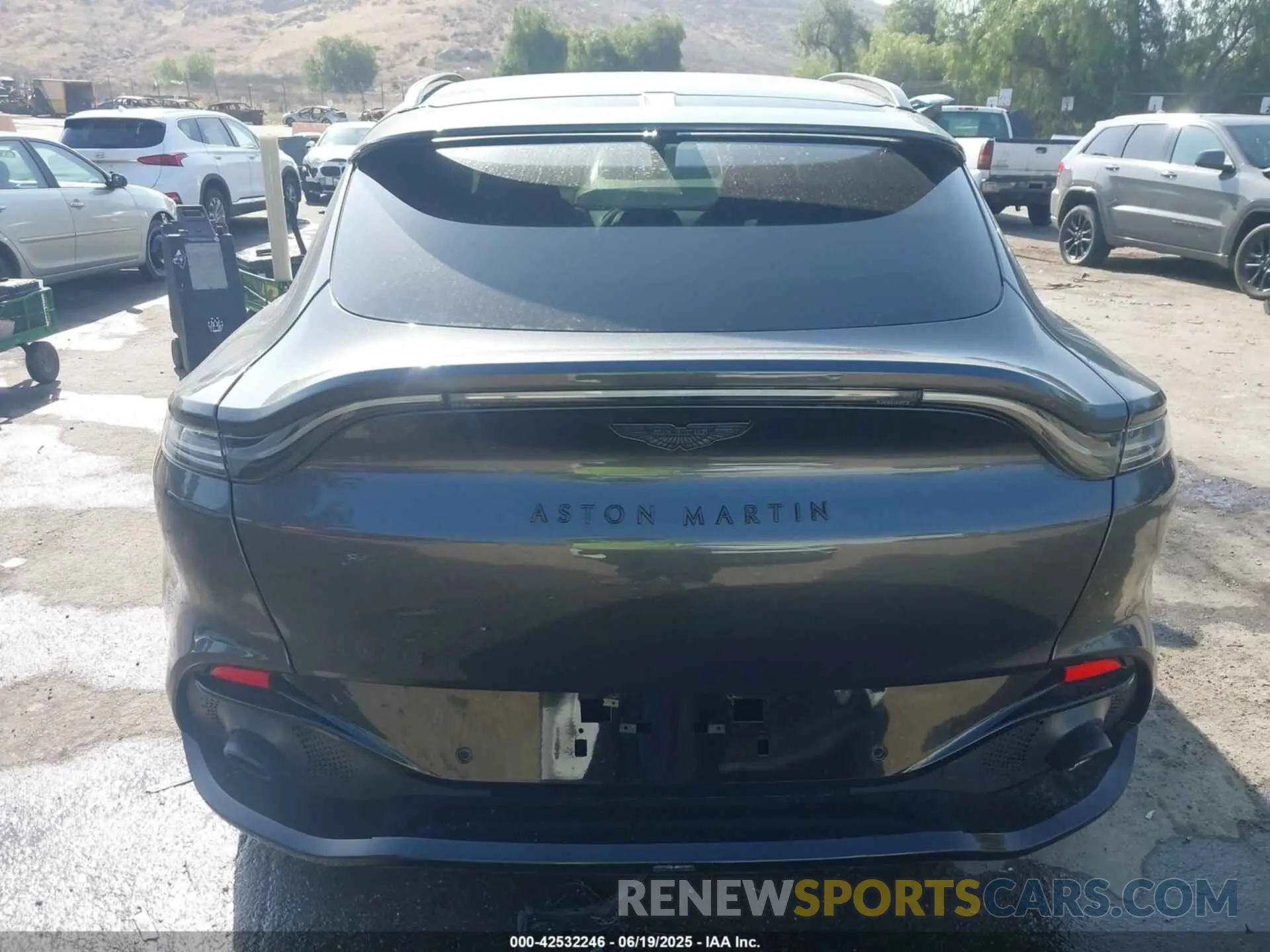 16 Photograph of a damaged car SCFVUJAW7MTV01430 ASTON MARTIN DBX 2021