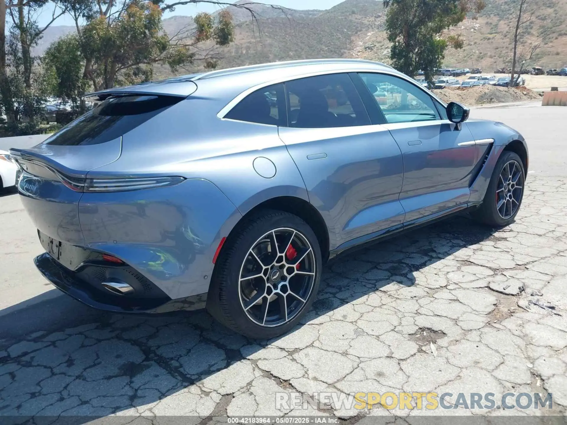 4 Photograph of a damaged car SCFVUJAW8MTV02568 ASTON MARTIN DBX 2021