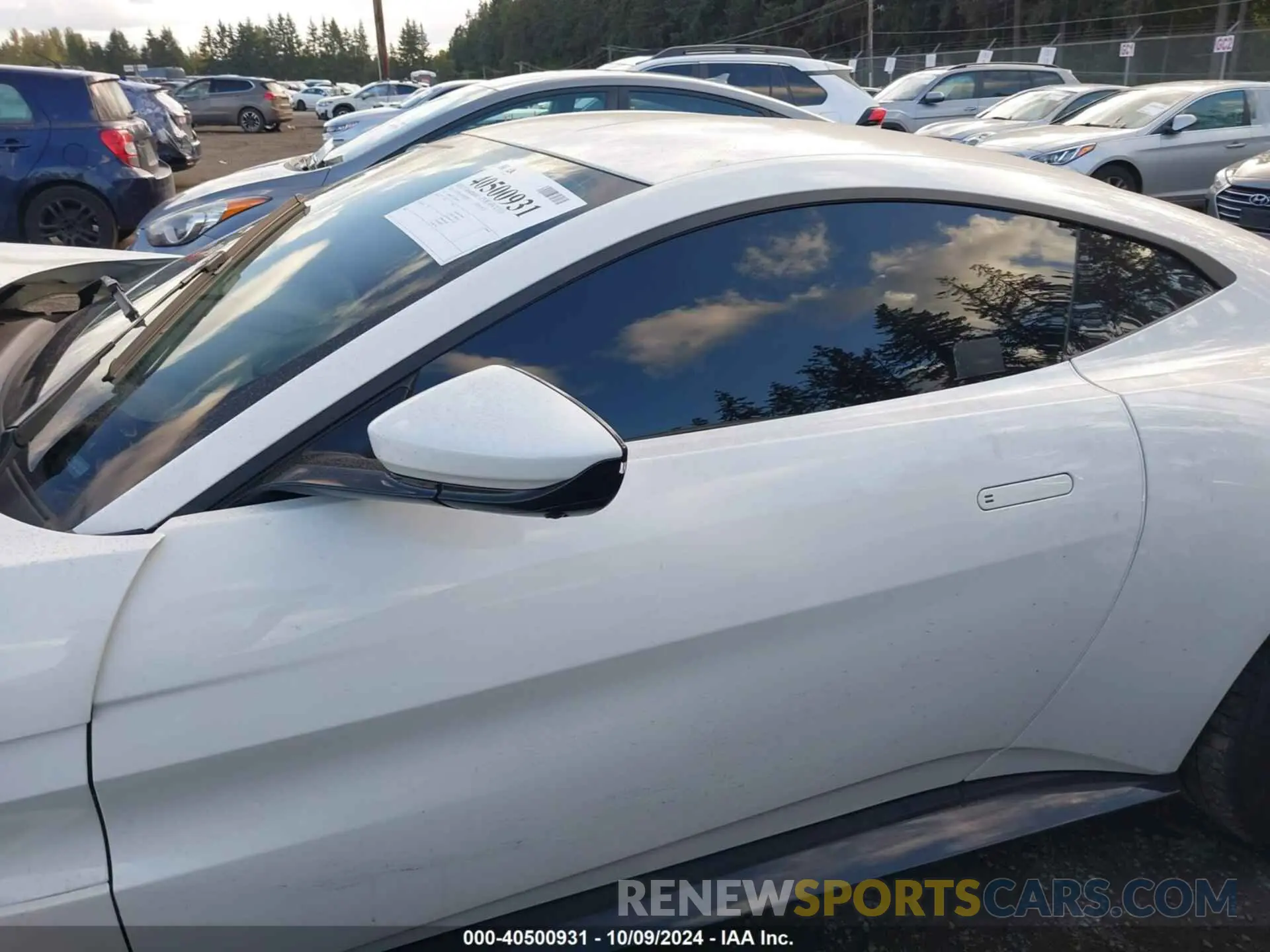 15 Photograph of a damaged car SCFSMGAW1LGN04451 ASTON MARTIN VANTAGE 2020