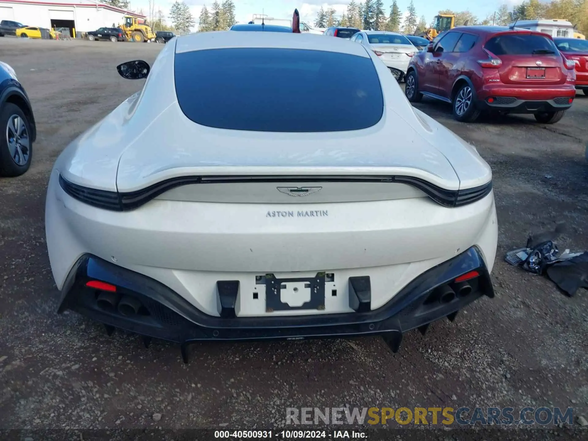 17 Photograph of a damaged car SCFSMGAW1LGN04451 ASTON MARTIN VANTAGE 2020