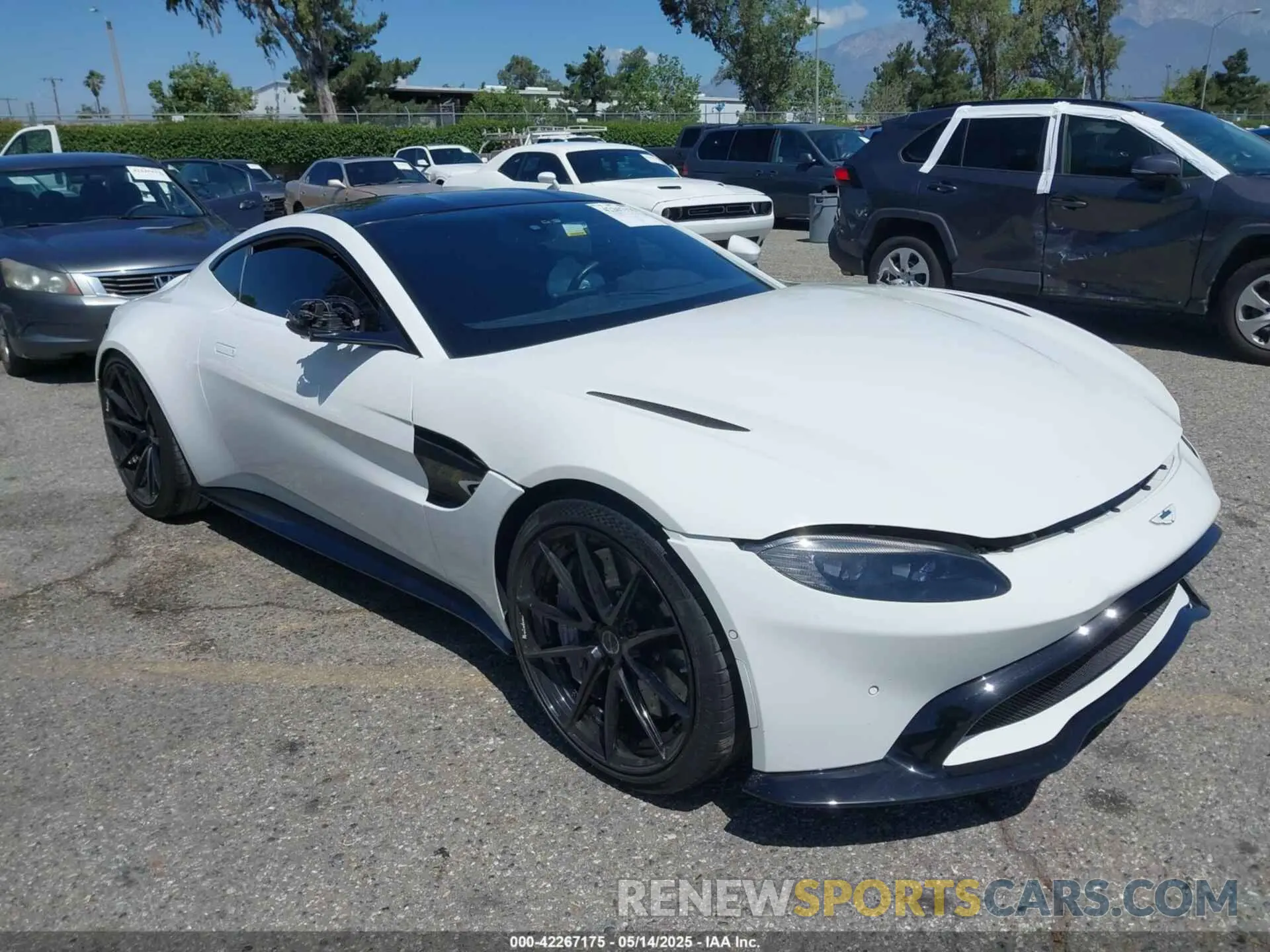 1 Photograph of a damaged car SCFSMGAW9LGN02883 ASTON MARTIN VANTAGE 2020