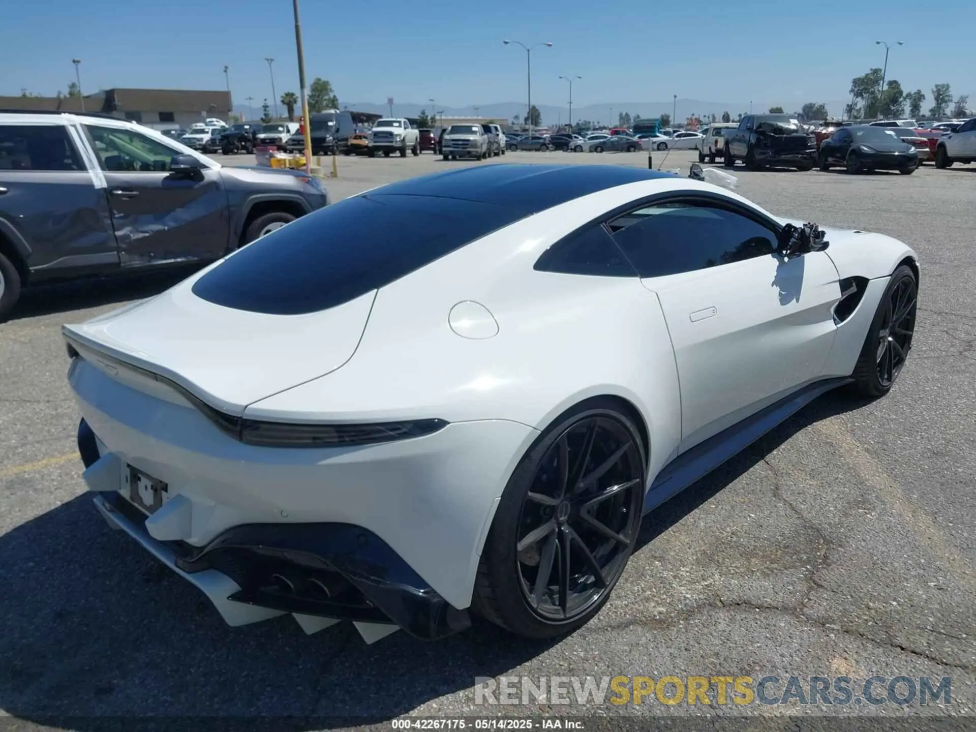 4 Photograph of a damaged car SCFSMGAW9LGN02883 ASTON MARTIN VANTAGE 2020