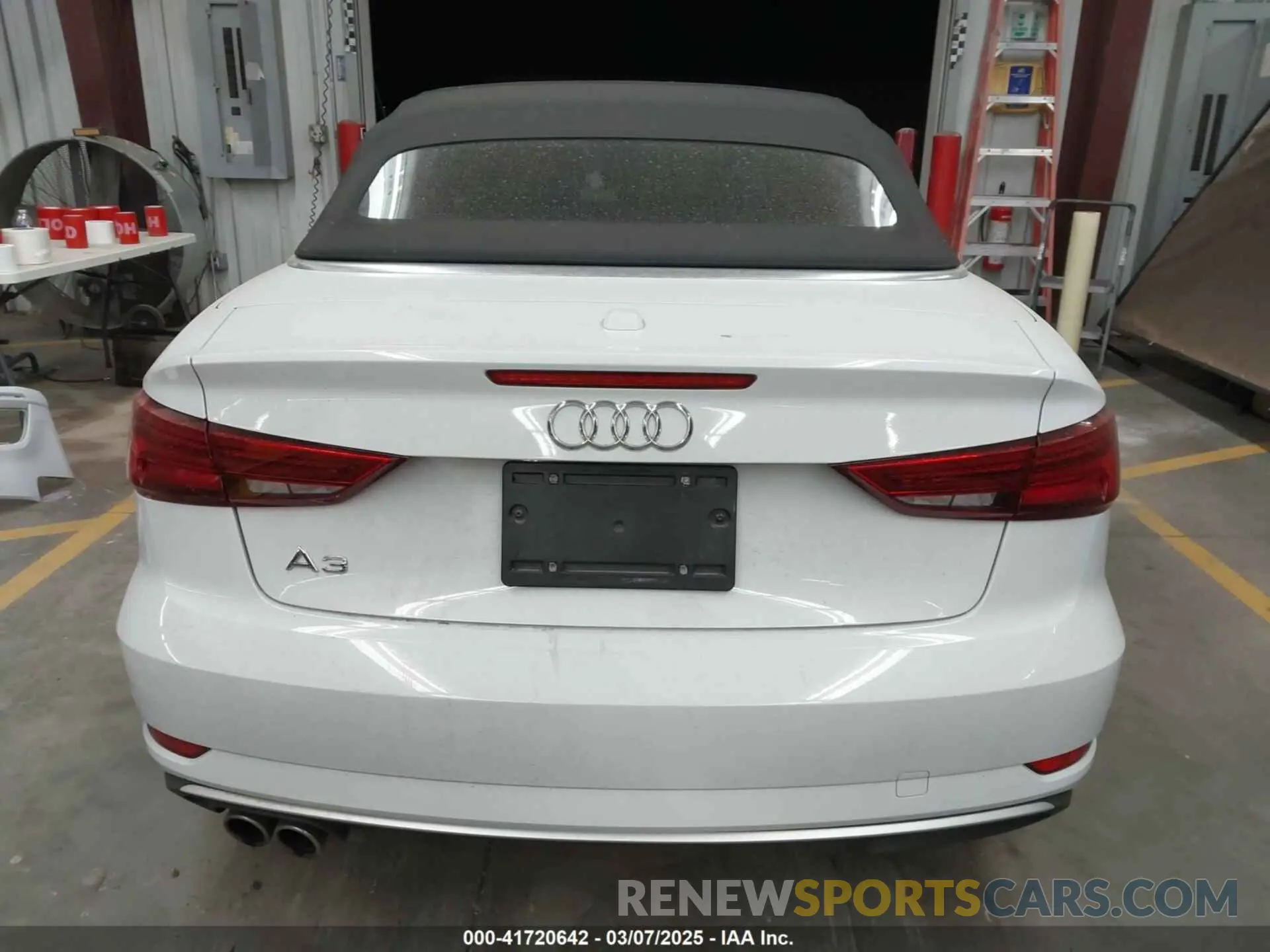 17 Photograph of a damaged car WAU6ULFF8K1029624 AUDI A3 2019