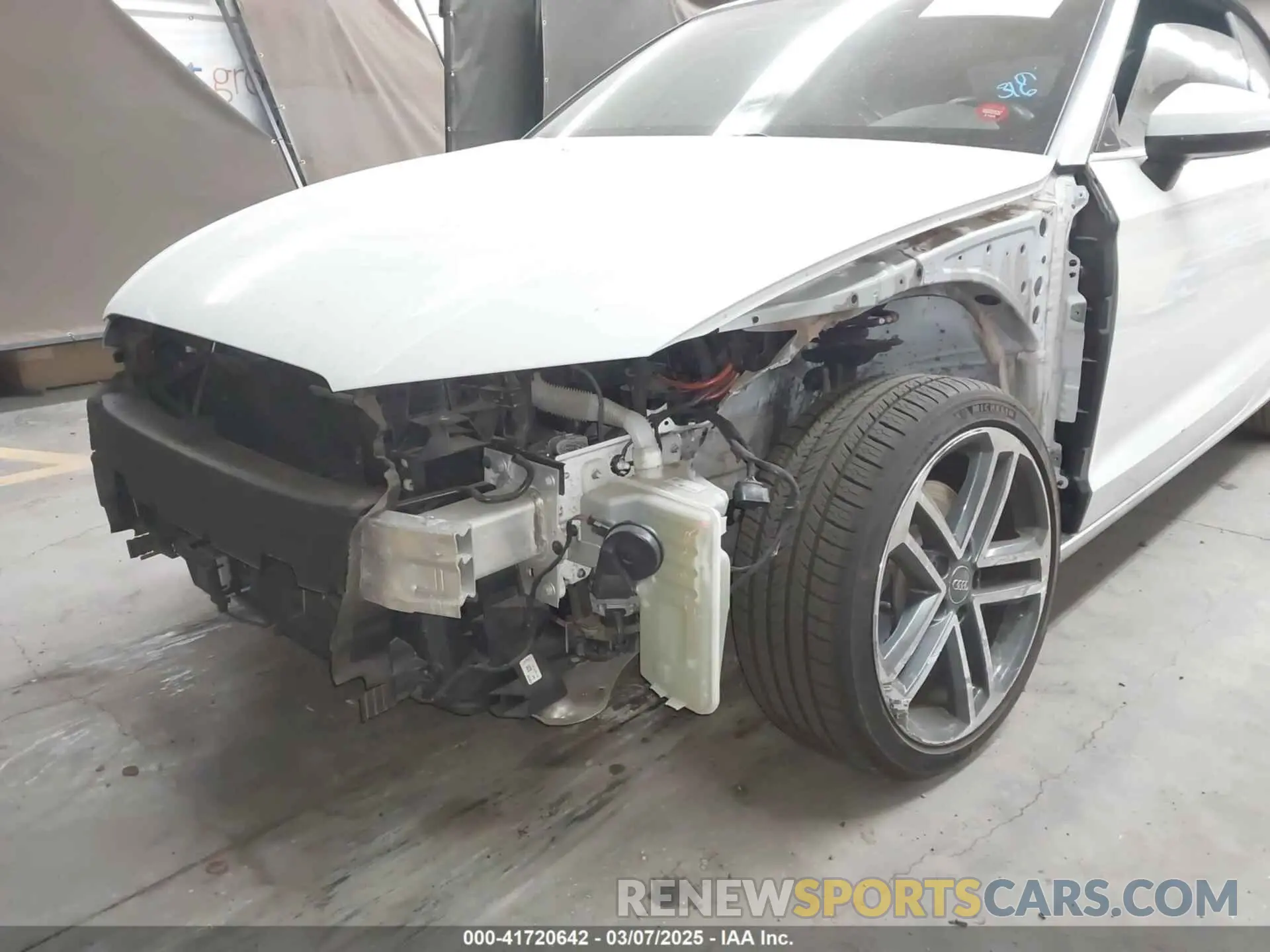 6 Photograph of a damaged car WAU6ULFF8K1029624 AUDI A3 2019