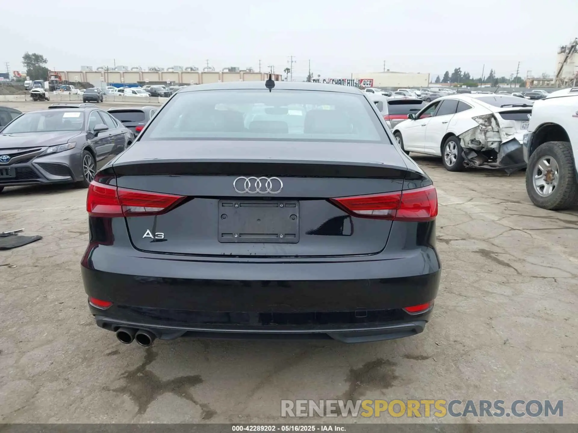 17 Photograph of a damaged car WAUAUGFF8KA093096 AUDI A3 2019