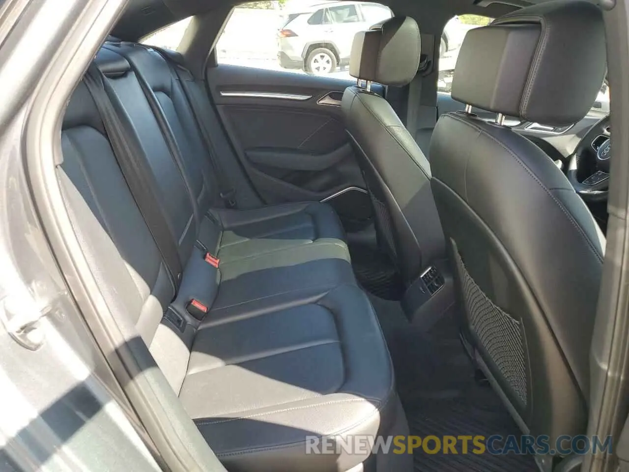 10 Photograph of a damaged car WAUJEGFF8KA111819 AUDI A3 2019