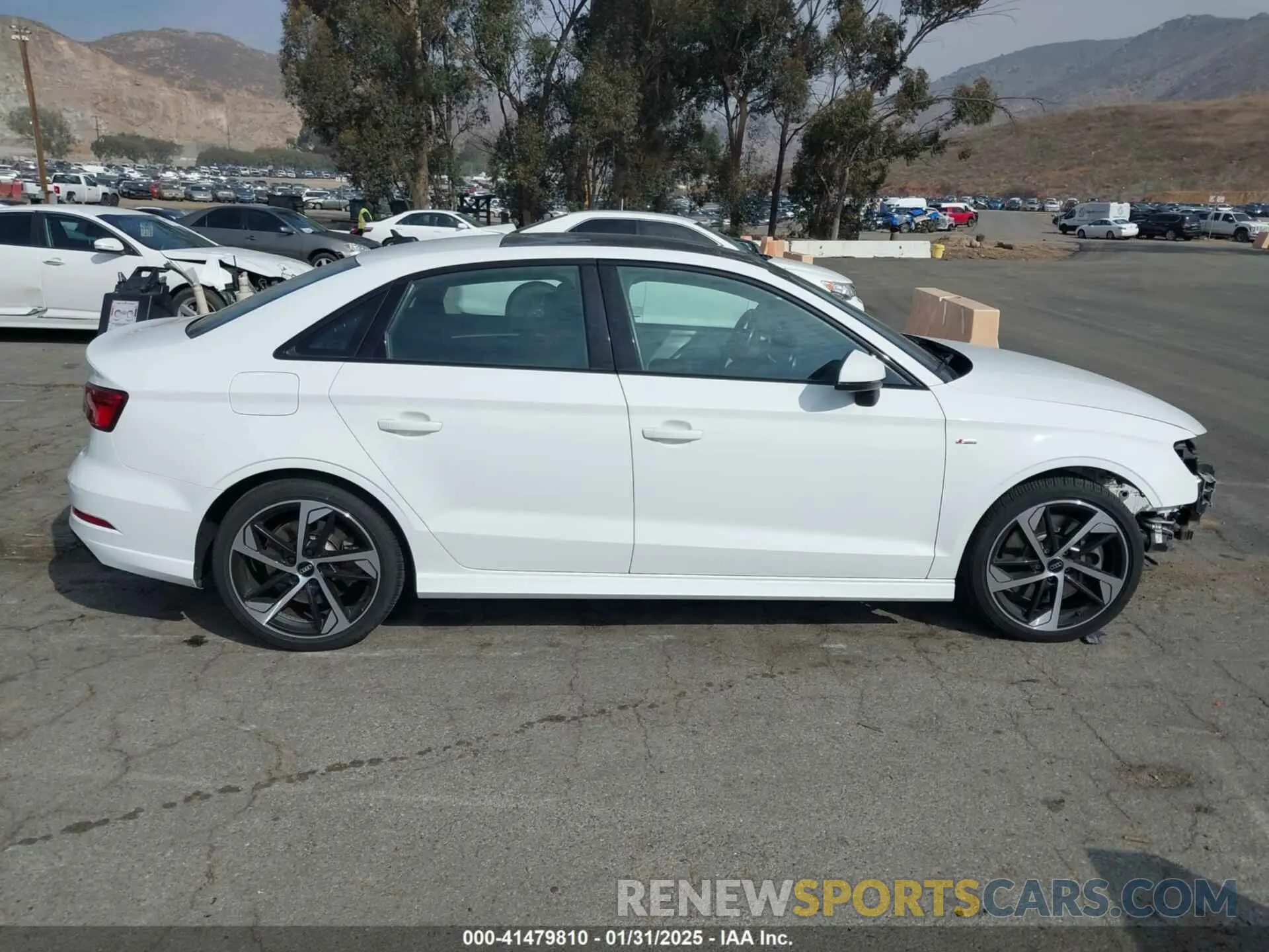 14 Photograph of a damaged car WAUBEGFF0LA057518 AUDI A3 2020