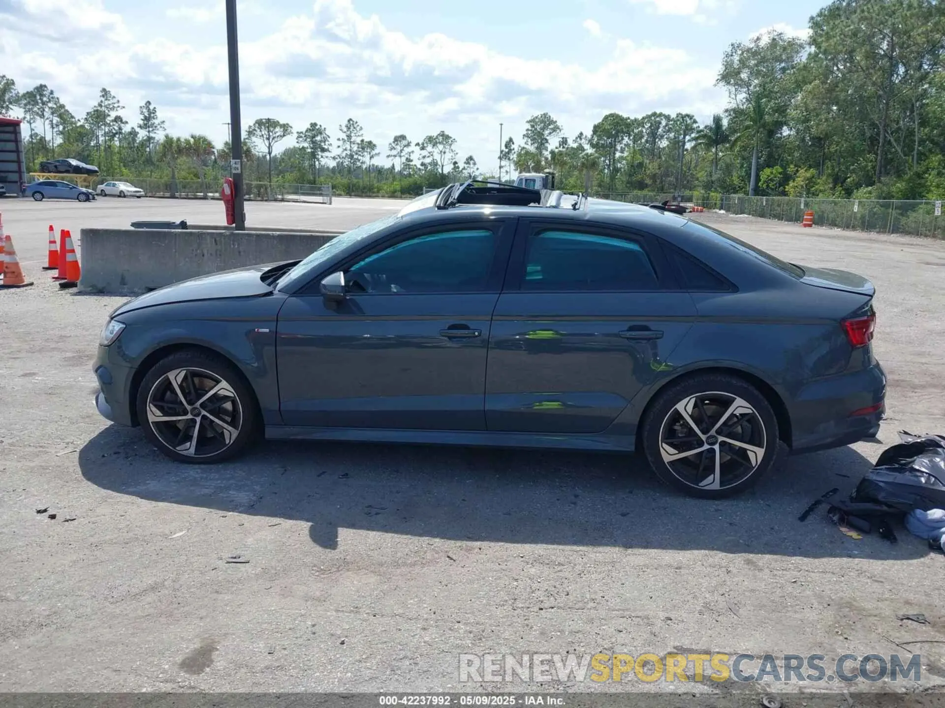14 Photograph of a damaged car WAUBEGFF4LA000397 AUDI A3 2020