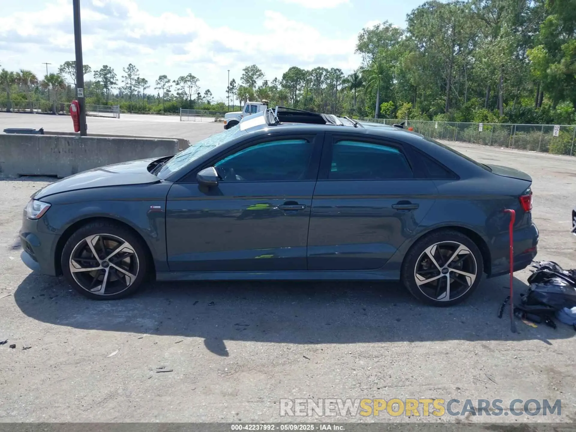 16 Photograph of a damaged car WAUBEGFF4LA000397 AUDI A3 2020