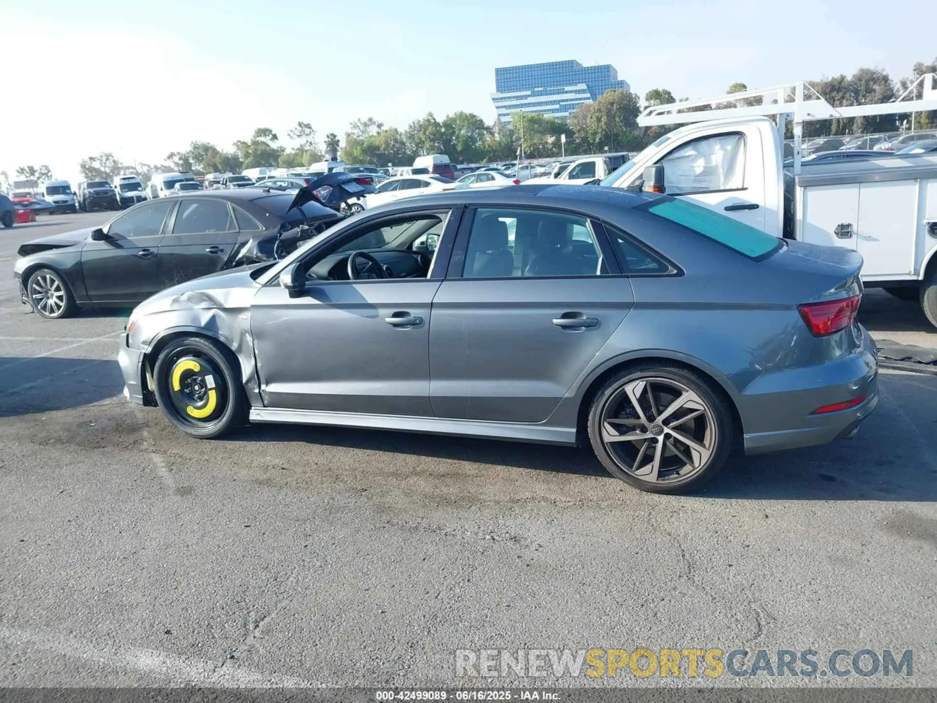 14 Photograph of a damaged car WAUBEGFF7LA056186 AUDI A3 2020