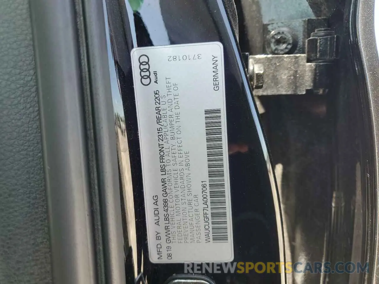 14 Photograph of a damaged car WAUCUGFF7LA007061 AUDI A3 2020