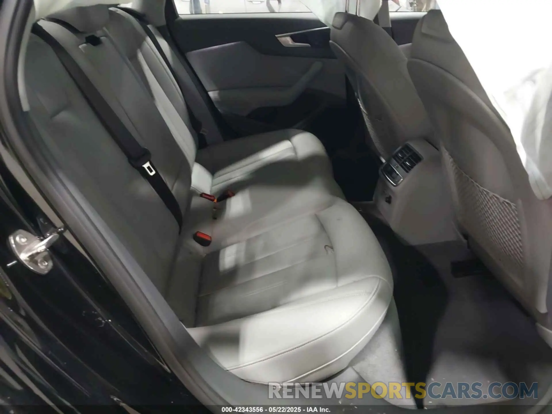8 Photograph of a damaged car WAUENAF40KA008374 AUDI A4 2019