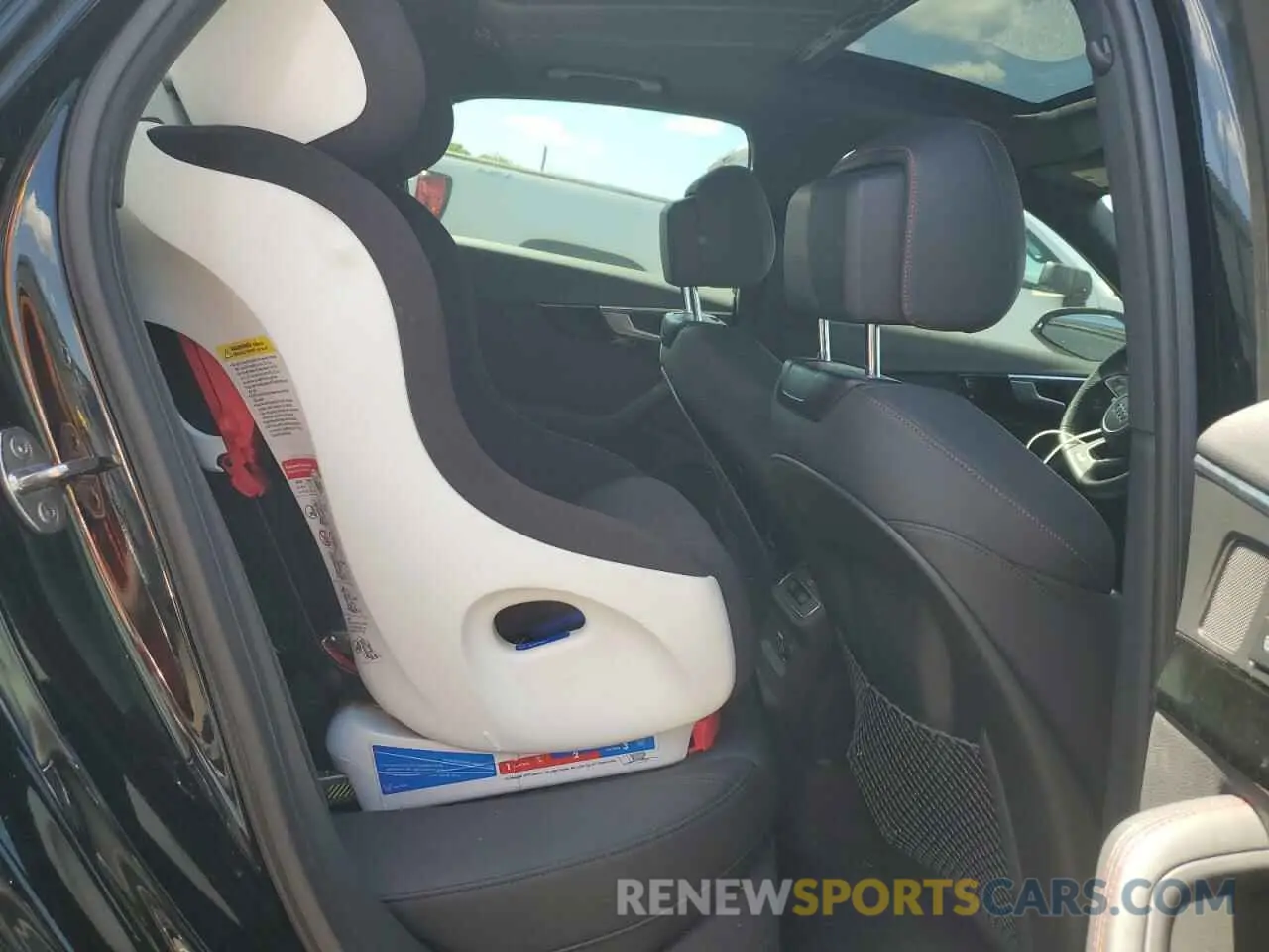 10 Photograph of a damaged car WAUENAF40KA112220 AUDI A4 2019
