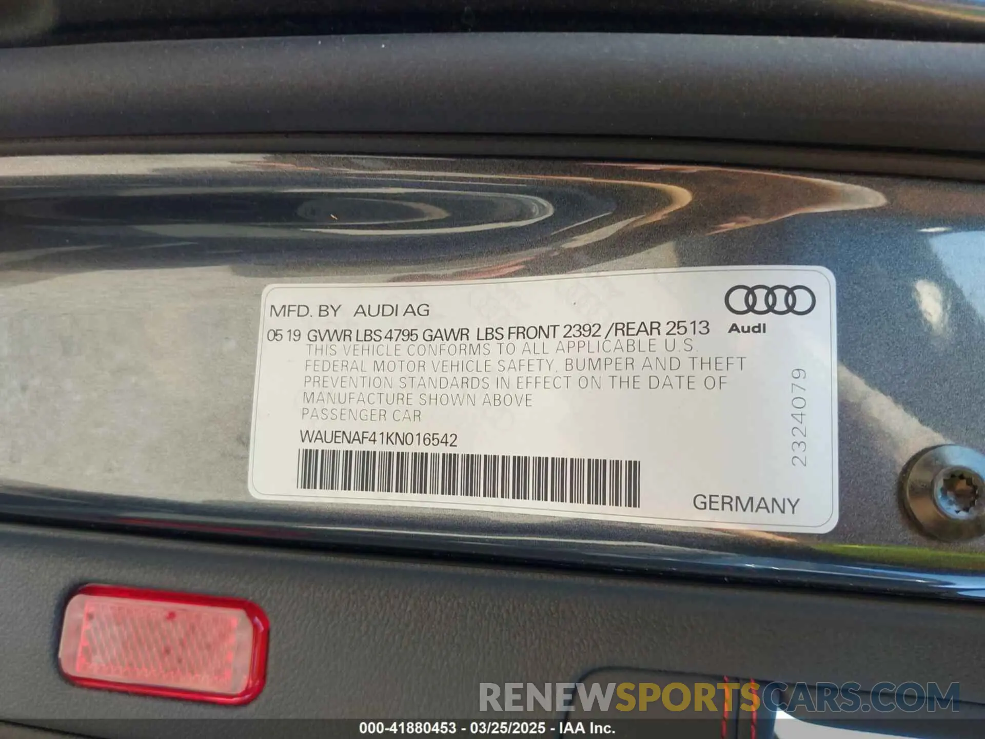 9 Photograph of a damaged car WAUENAF41KN016542 AUDI A4 2019