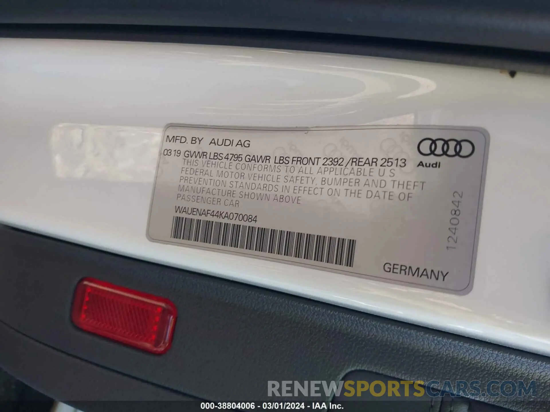 9 Photograph of a damaged car WAUENAF44KA070084 AUDI A4 2019