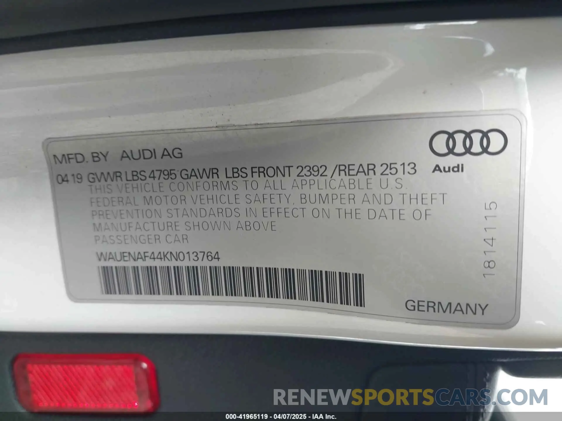 9 Photograph of a damaged car WAUENAF44KN013764 AUDI A4 2019
