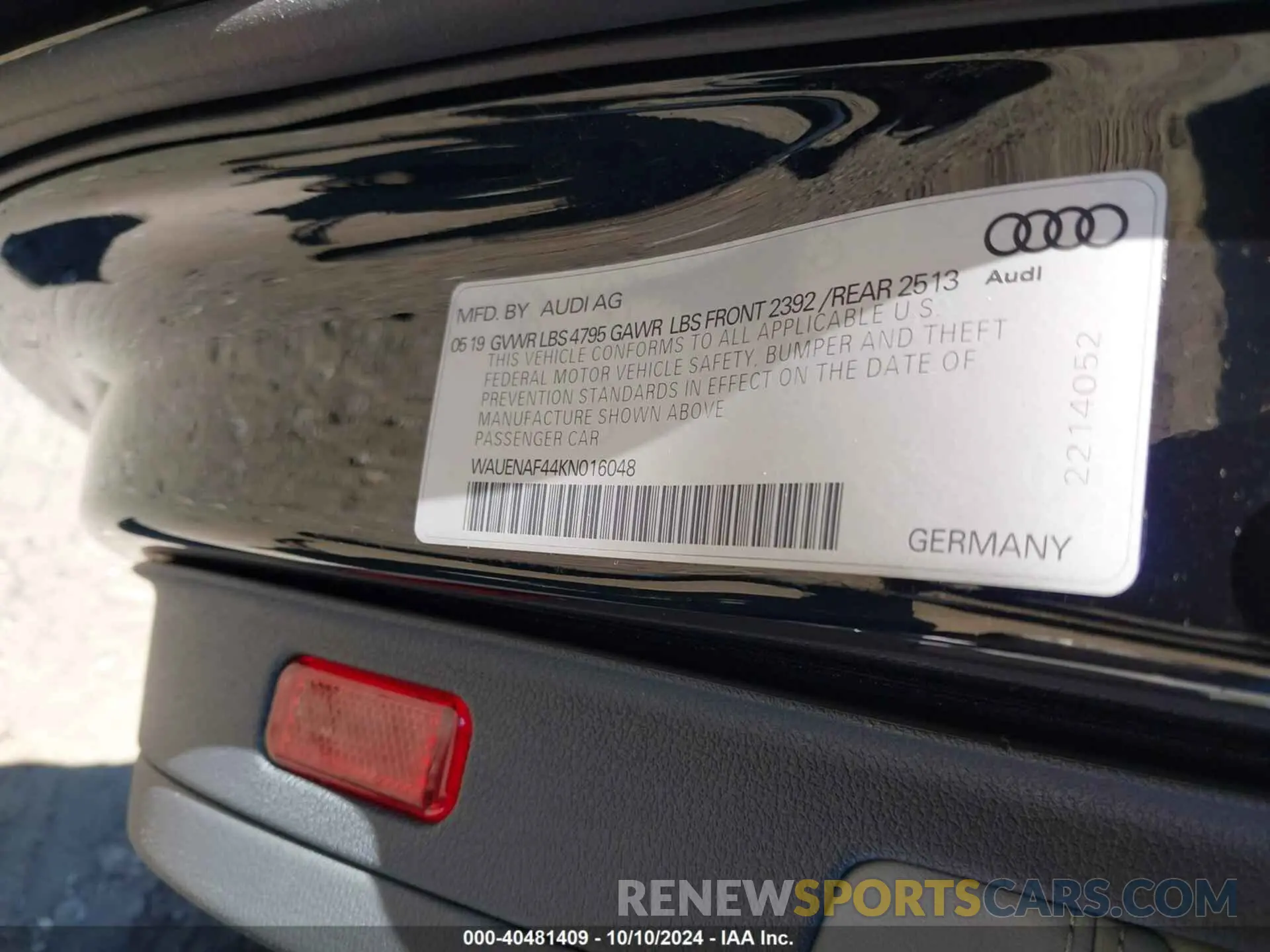 9 Photograph of a damaged car WAUENAF44KN016048 AUDI A4 2019