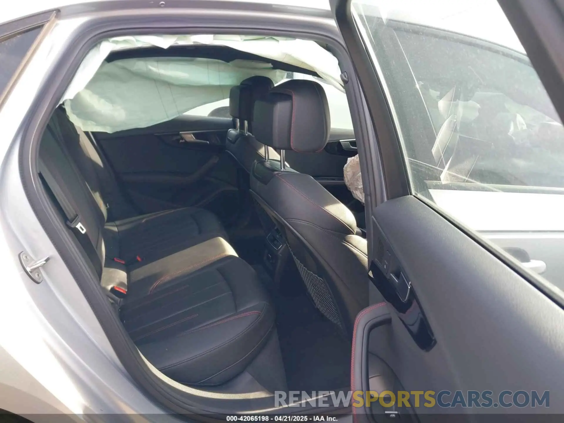 8 Photograph of a damaged car WAUENAF45KN019041 AUDI A4 2019