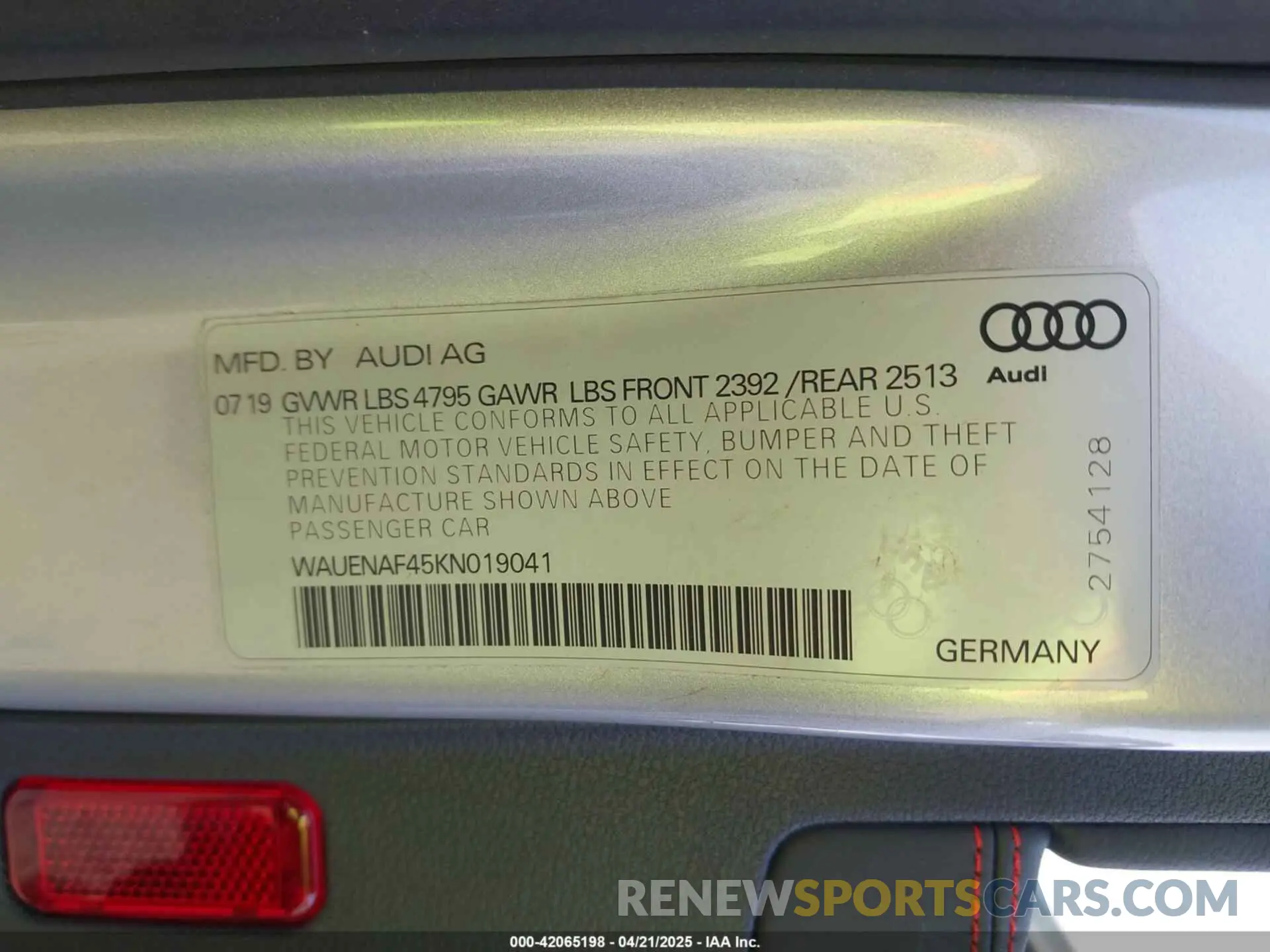 9 Photograph of a damaged car WAUENAF45KN019041 AUDI A4 2019