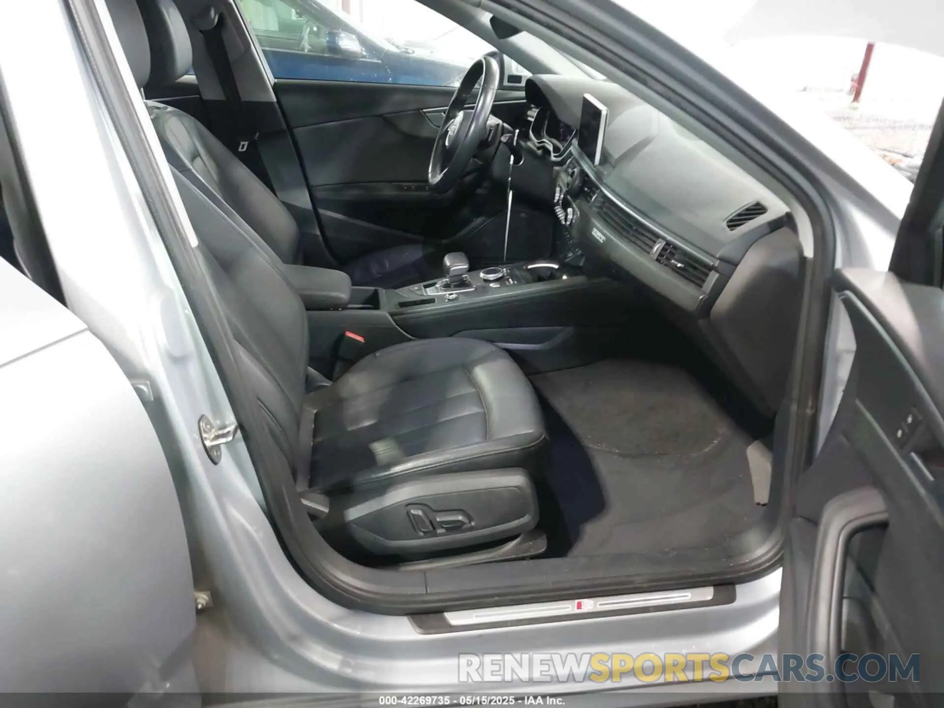 5 Photograph of a damaged car WAUENAF47KA016195 AUDI A4 2019