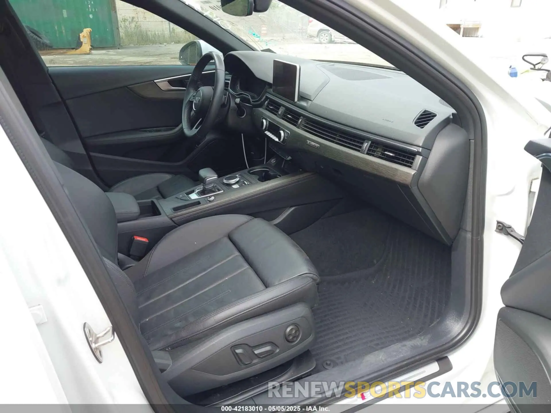 5 Photograph of a damaged car WAUENAF47KN014343 AUDI A4 2019