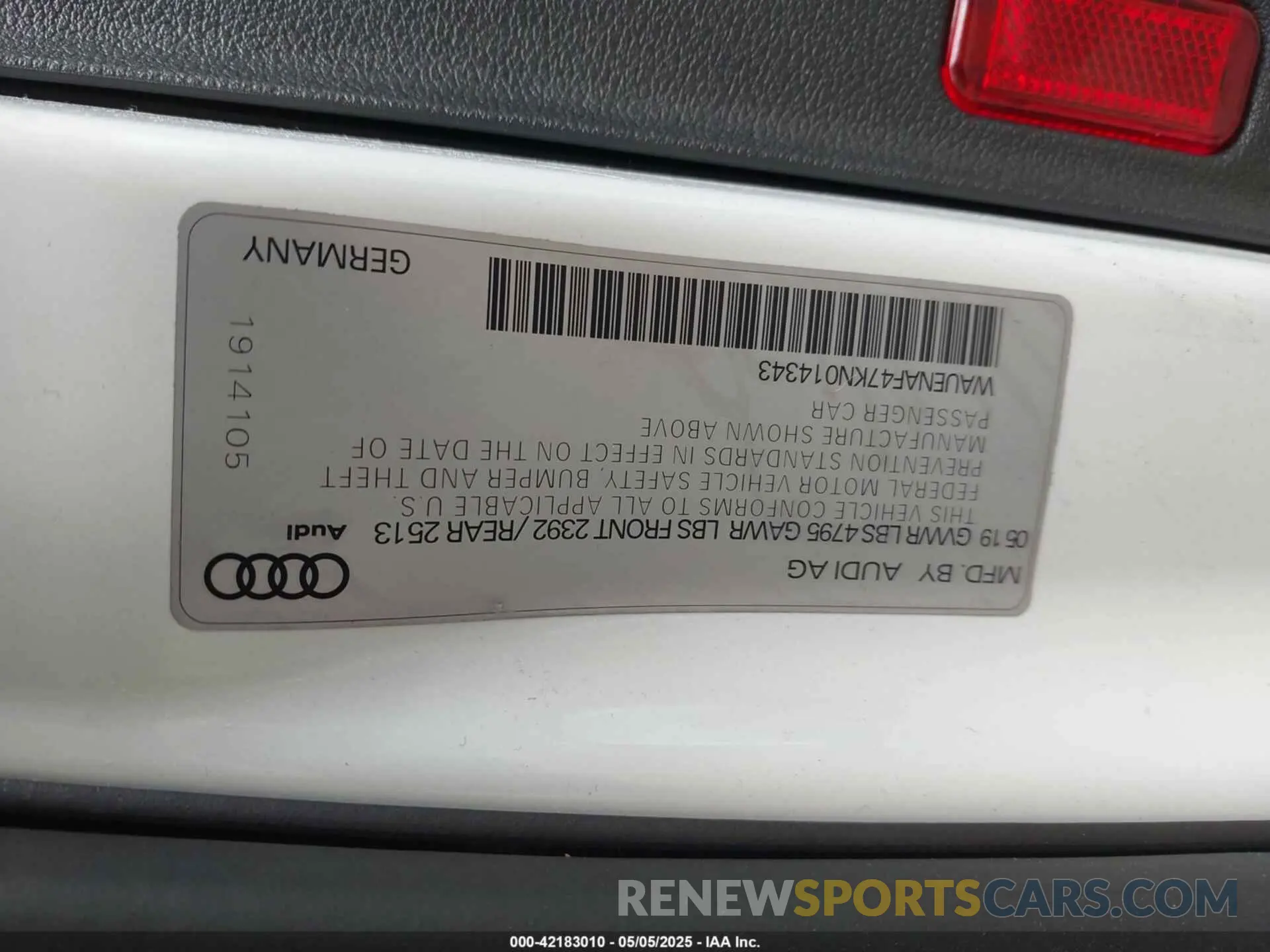 9 Photograph of a damaged car WAUENAF47KN014343 AUDI A4 2019