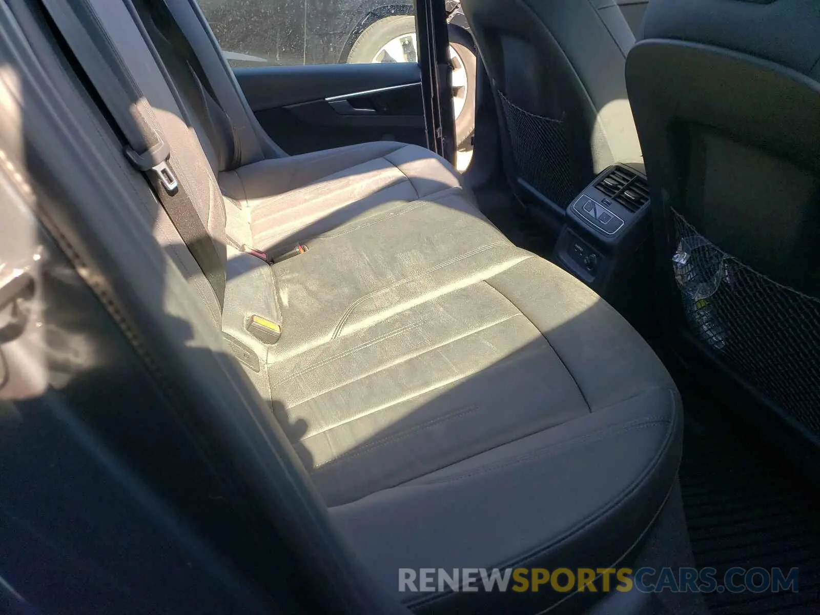 6 Photograph of a damaged car WAUENAF49KN015140 AUDI A4 2019
