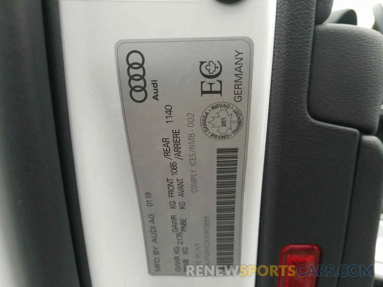 10 Photograph of a damaged car WAUFNAF42KA042899 AUDI A4 2019
