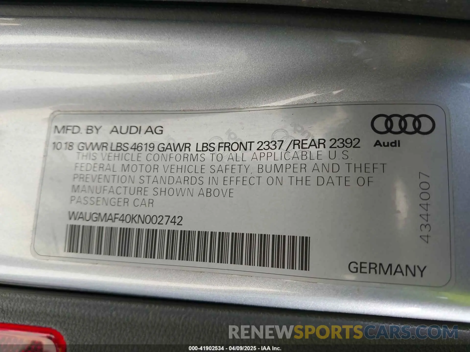 9 Photograph of a damaged car WAUGMAF40KN002742 AUDI A4 2019