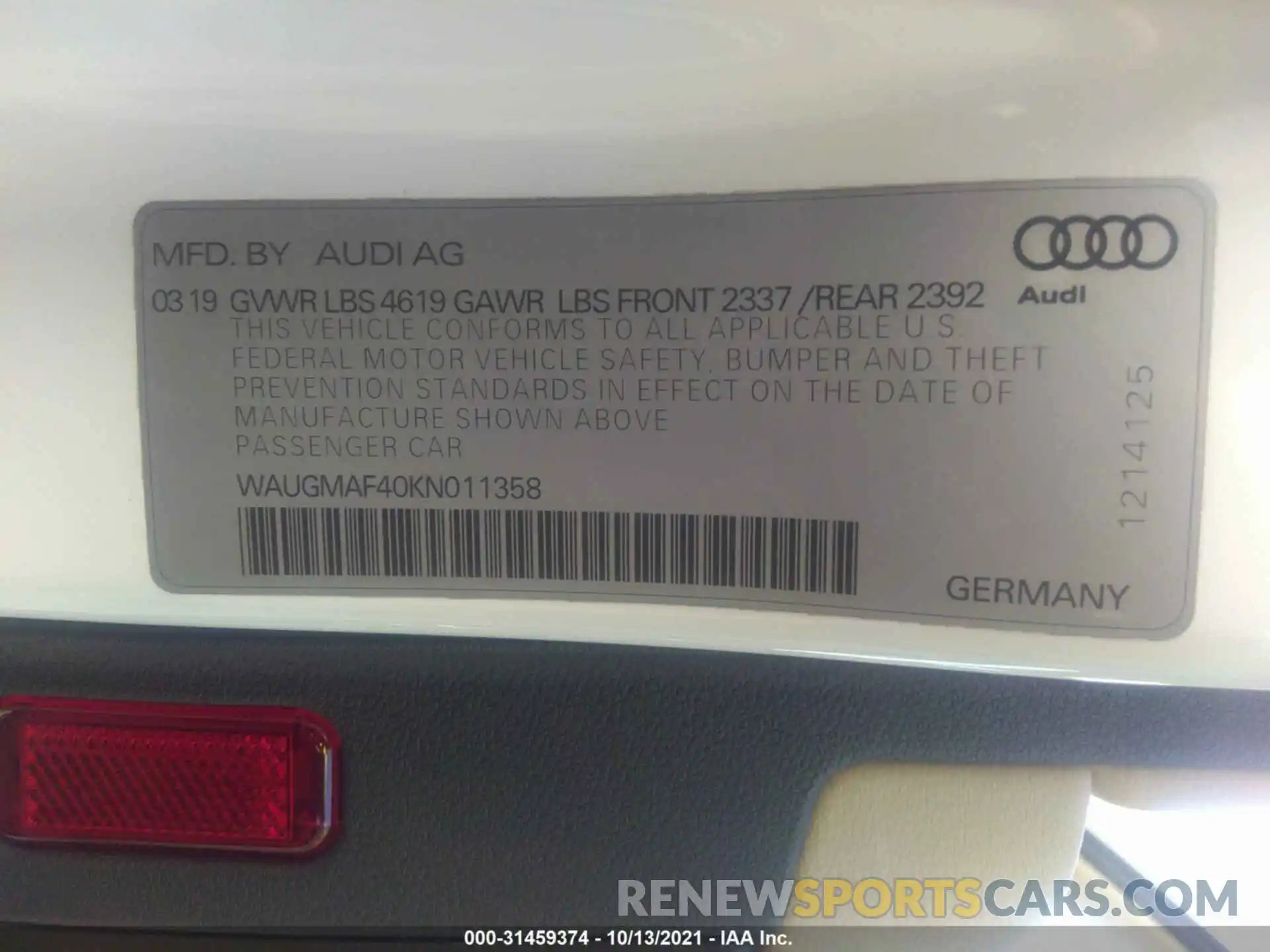 9 Photograph of a damaged car WAUGMAF40KN011358 AUDI A4 2019