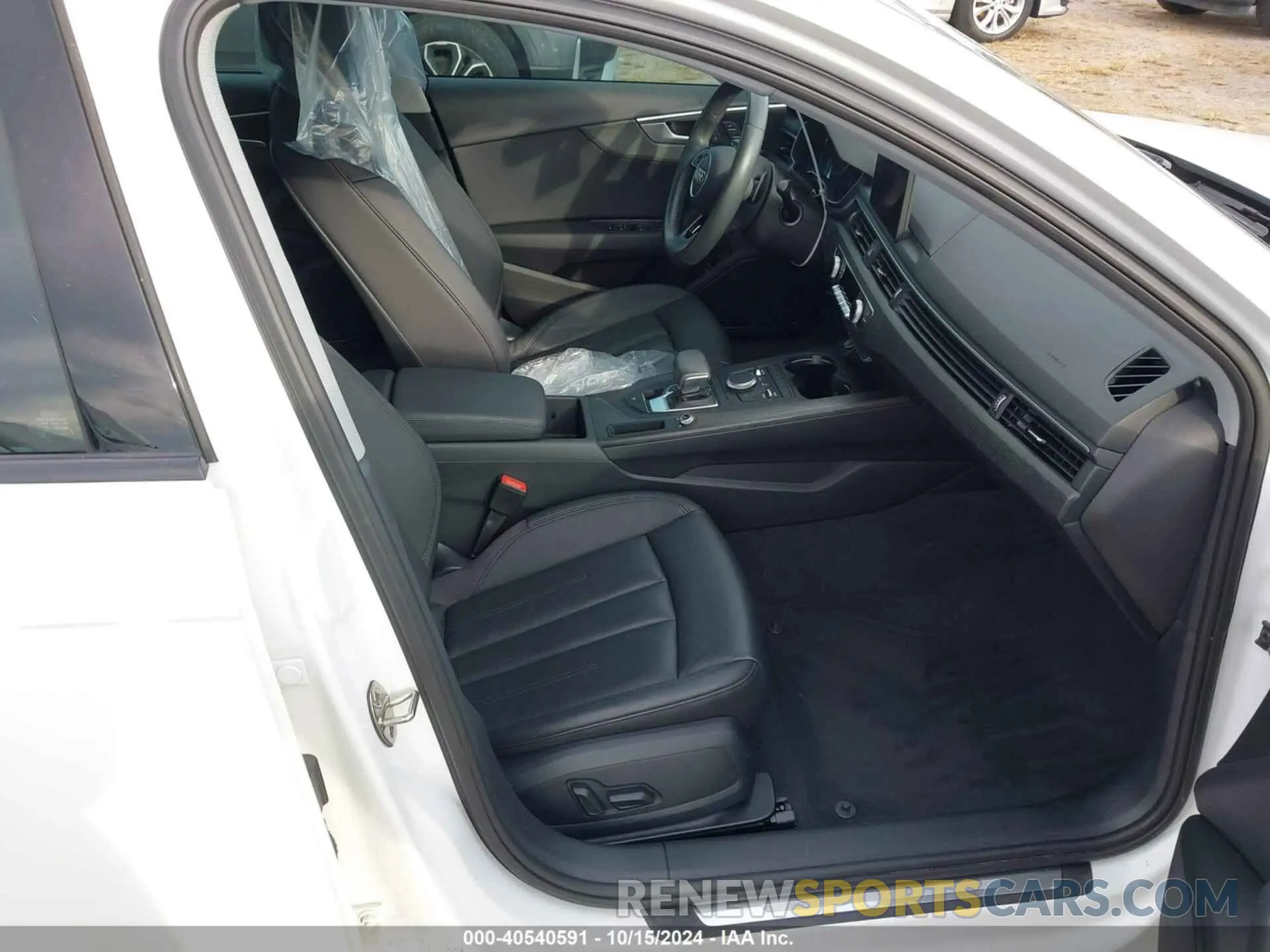 5 Photograph of a damaged car WAUGMAF40KN021100 AUDI A4 2019