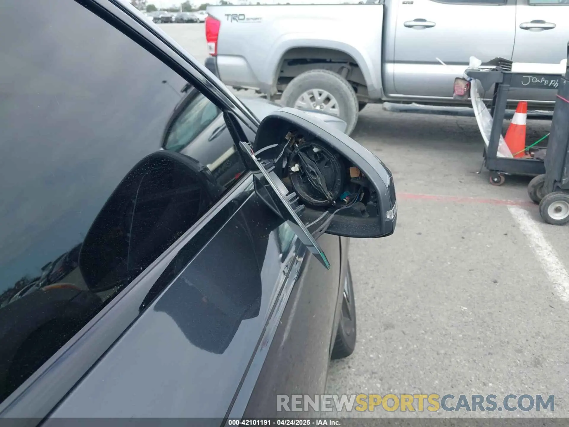 18 Photograph of a damaged car WAUGMAF41KN018299 AUDI A4 2019